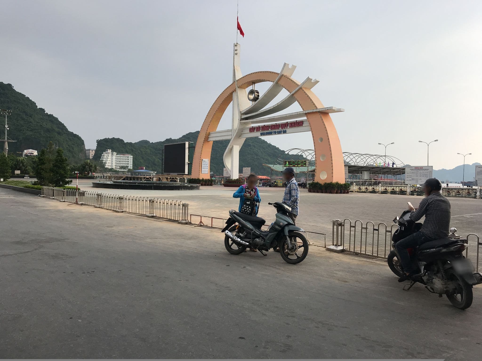 Street view near Sea View Hotel, Cát Bà — © nigelramsay (CC BY-SA · Mapillary)