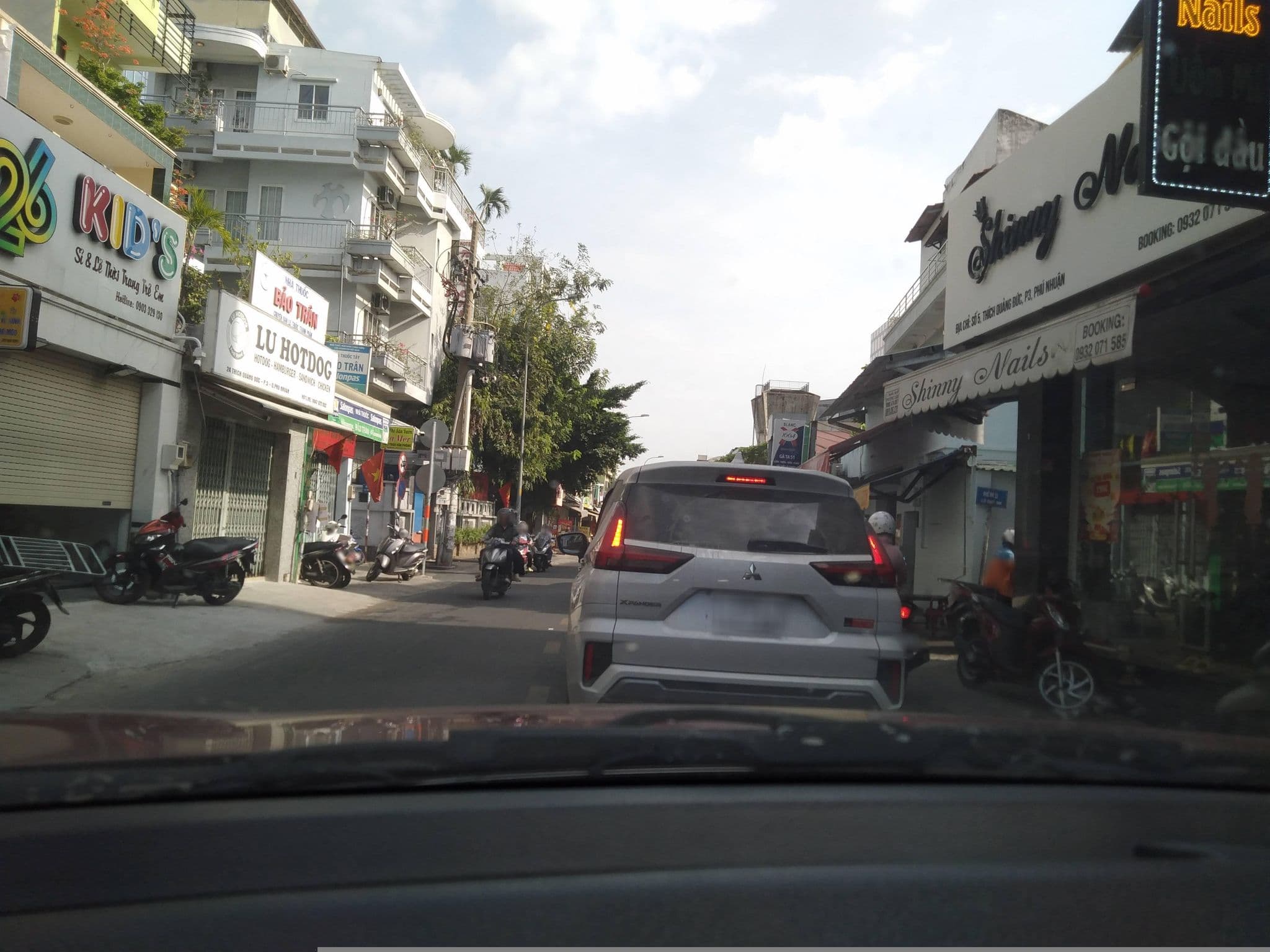 Street view near Khách Sạn Ngọc Châu, Gò Vấp — © sg_front_1 (CC BY-SA · Mapillary)