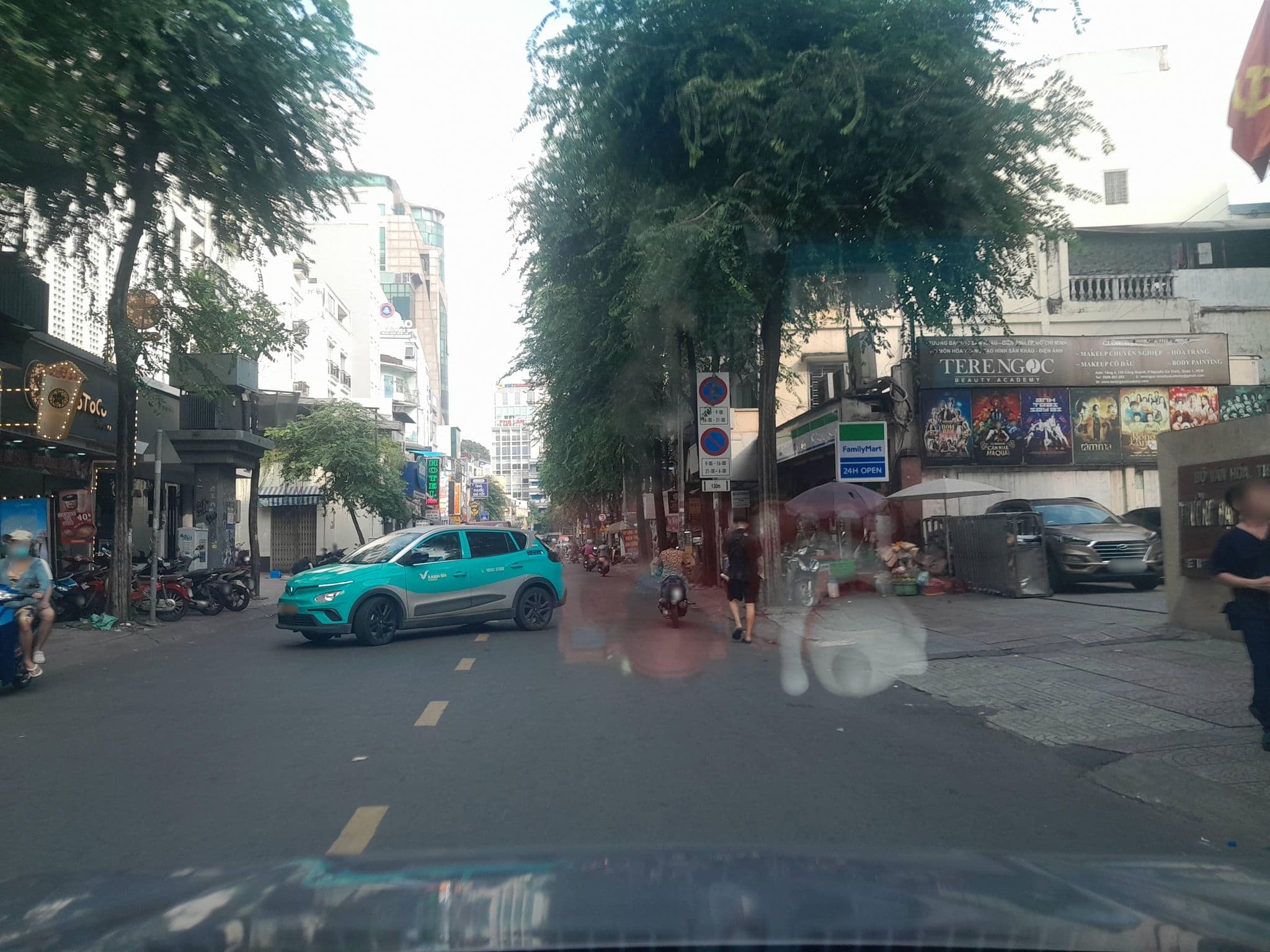 Street view near Khách Sạn Banana Leaf, Quận Ba — © sg_front_3 (CC BY-SA · Mapillary)