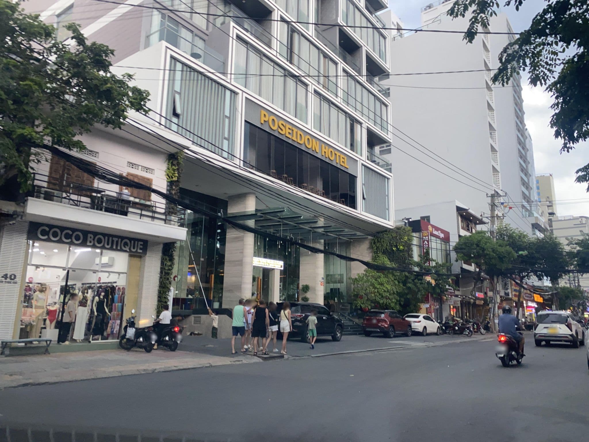 Street view near Phuong Dong, Nha Trang — © DriveWithHoang (CC BY-SA · Mapillary)