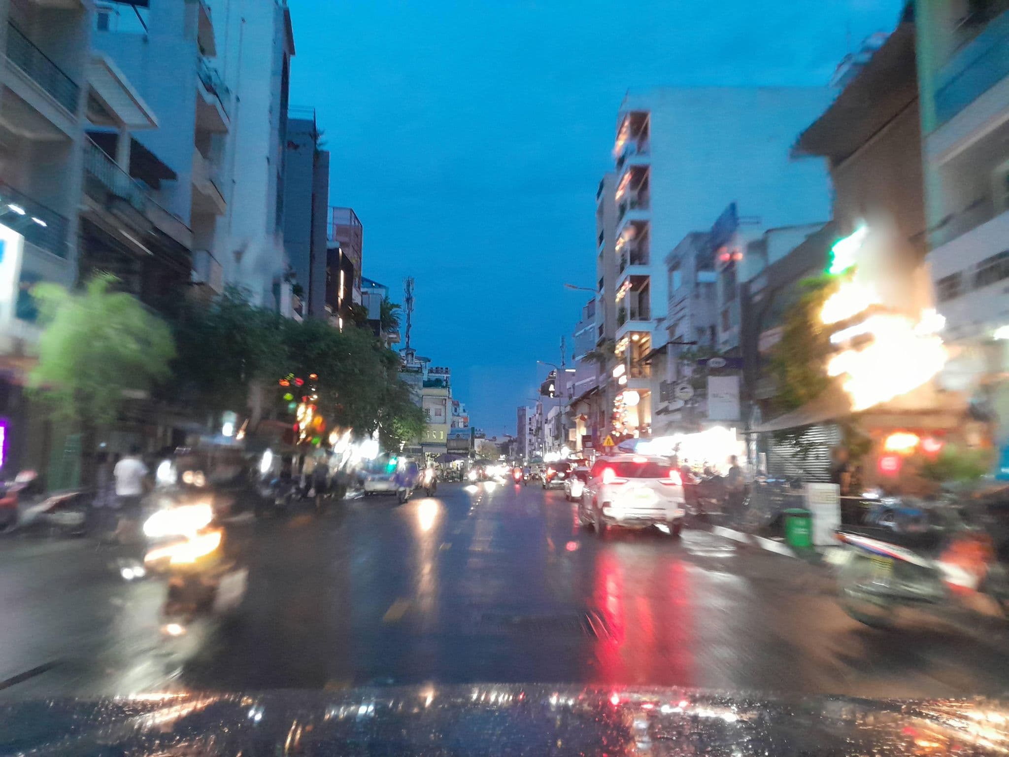 Street view near Khách Sạn Ava 2, Quận Bốn — © sg_front_3 (CC BY-SA · Mapillary)