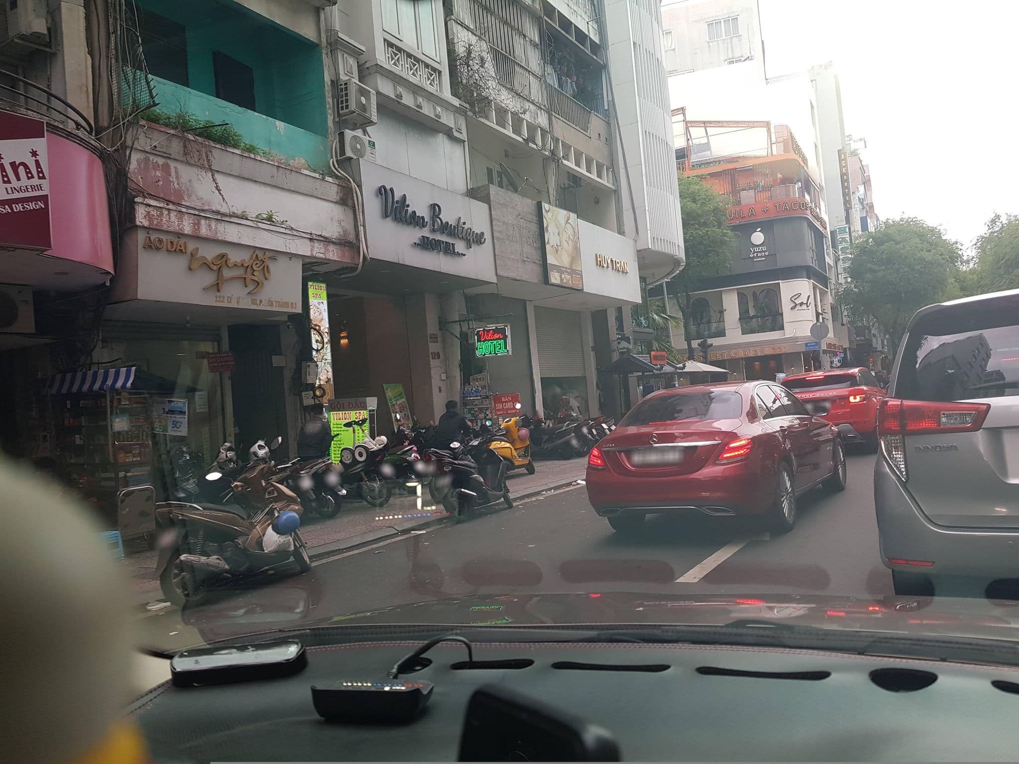 Street view near Khách Sạn Sunrise Central, Quận Ba — © bemaps1 (CC BY-SA · Mapillary)