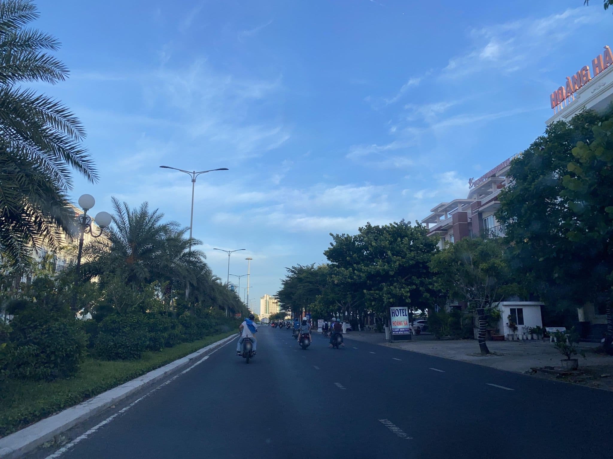 Street view near Khanh Hoa Hotel, Tuy Hòa — © DriveWithHoang (CC BY-SA · Mapillary)
