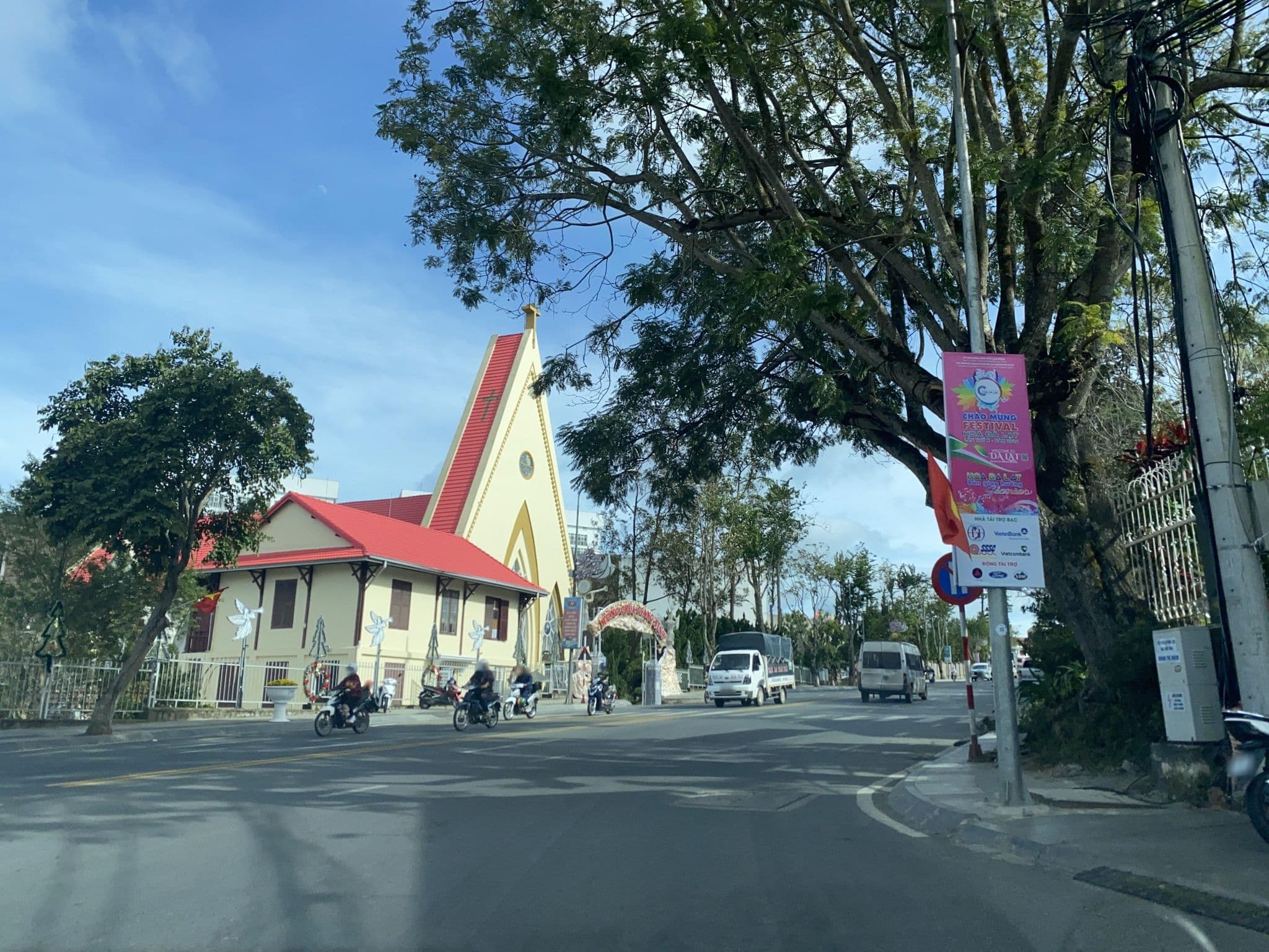 Street view near Backpackers Paradise, Ðà Lạt