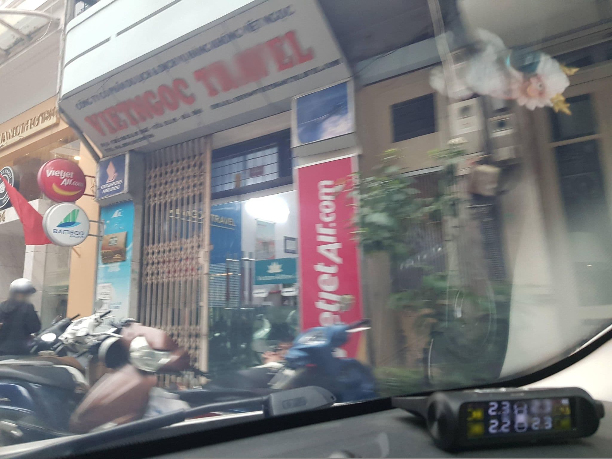 Street view near Khách Sạn Hà Nội 123, Hanoi — © hn_right_1 (CC BY-SA · Mapillary)