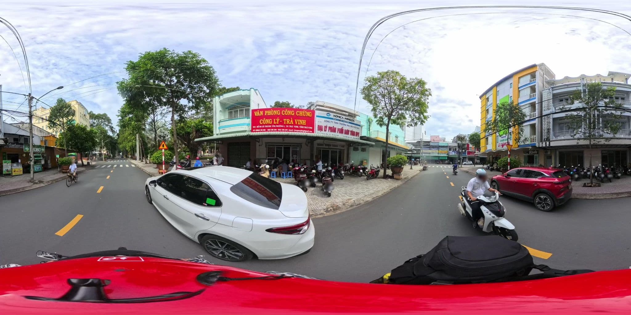 Street view near Phuong Dong, Trà Vinh — © Slucchesi (CC BY-SA · Mapillary)