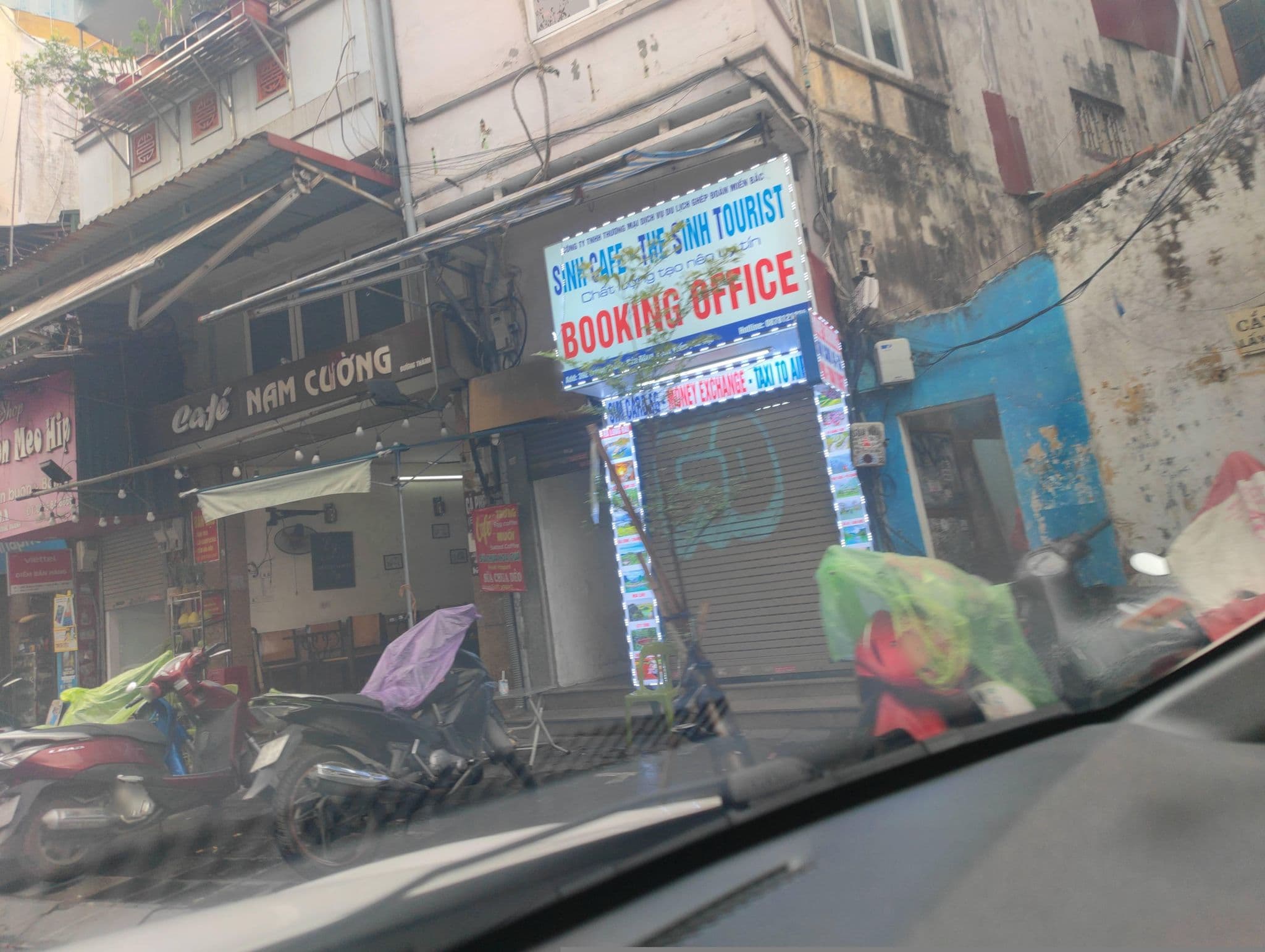 Street view near Khashc Sạn Fantasea, Hoàn Kiếm