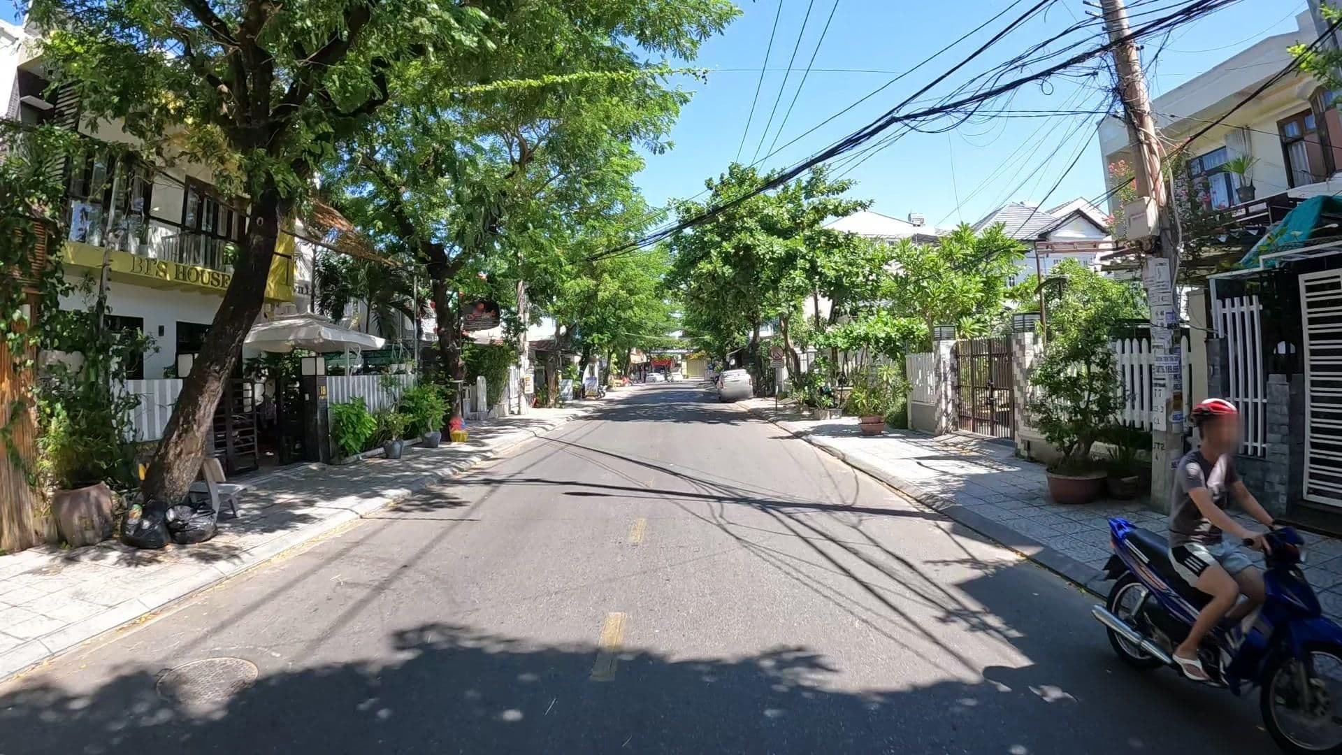 Street view near Moc Vien homestay, Hoi An
