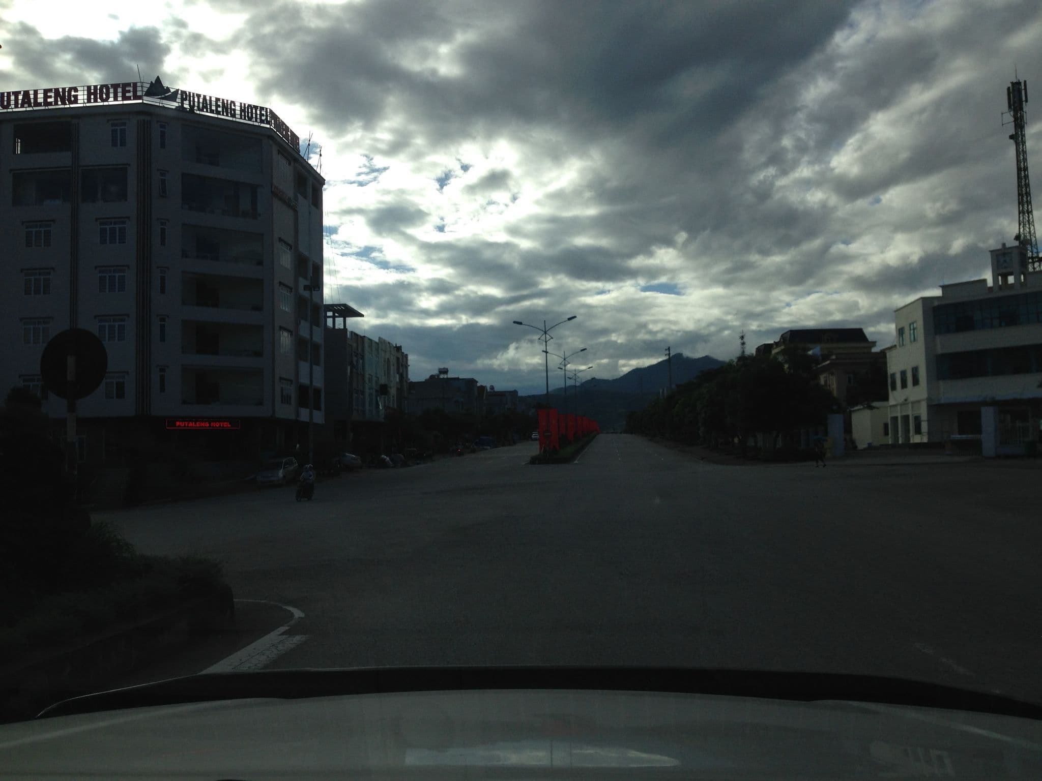 Street view near Putaleng Hotel, Lai Châu — © craigclark (CC BY-SA · Mapillary)