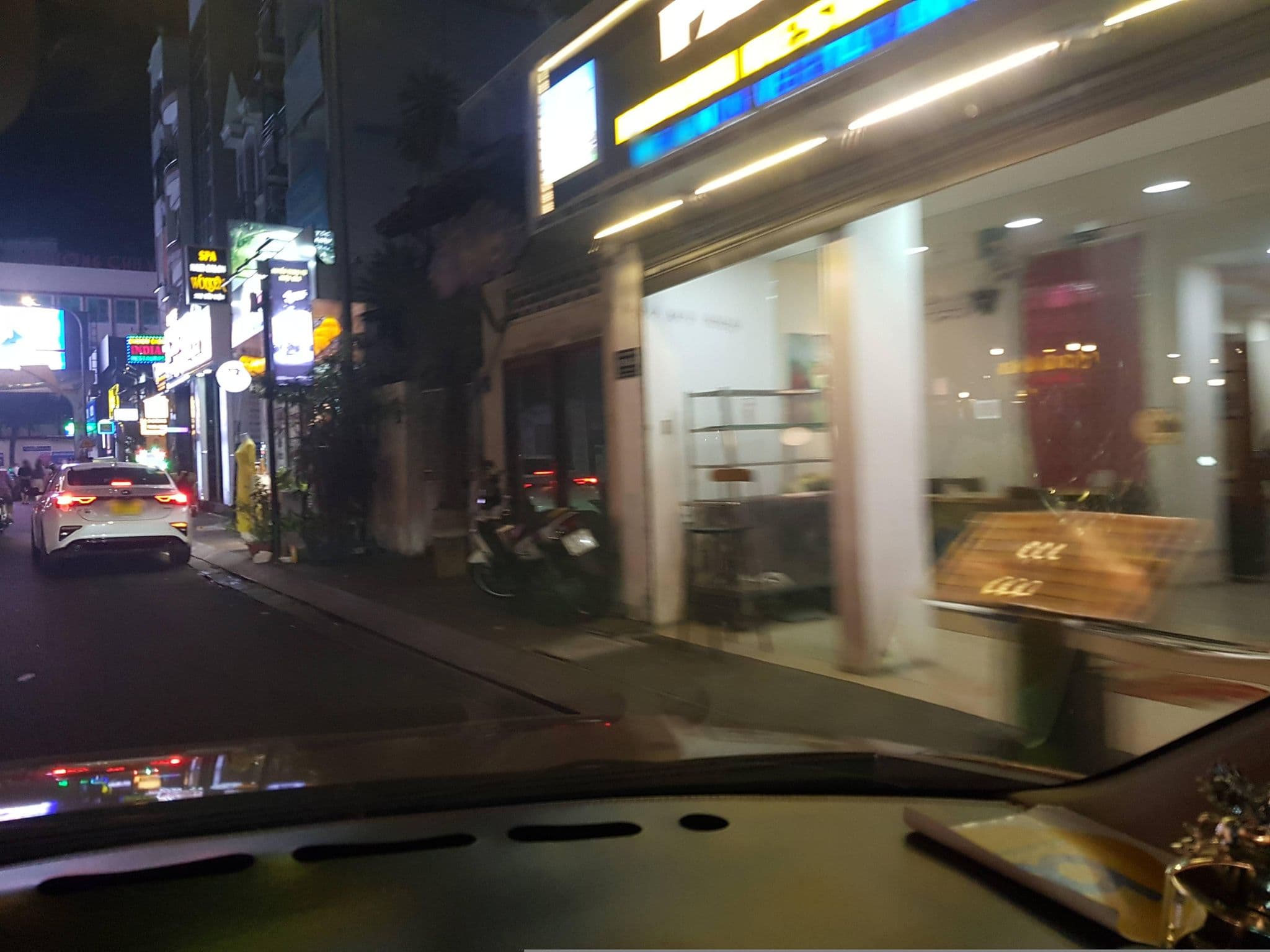 Street view near Chung cư 207 Bùi Viện, Quận Ba
