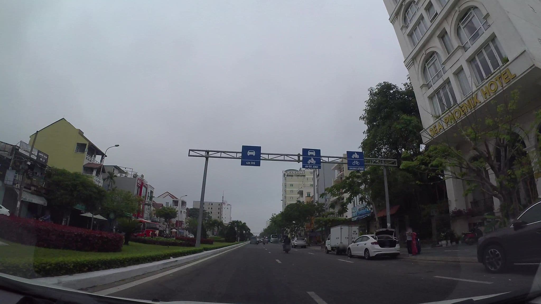 Street view near Sea Phoenix Hotel, Sơn Trà