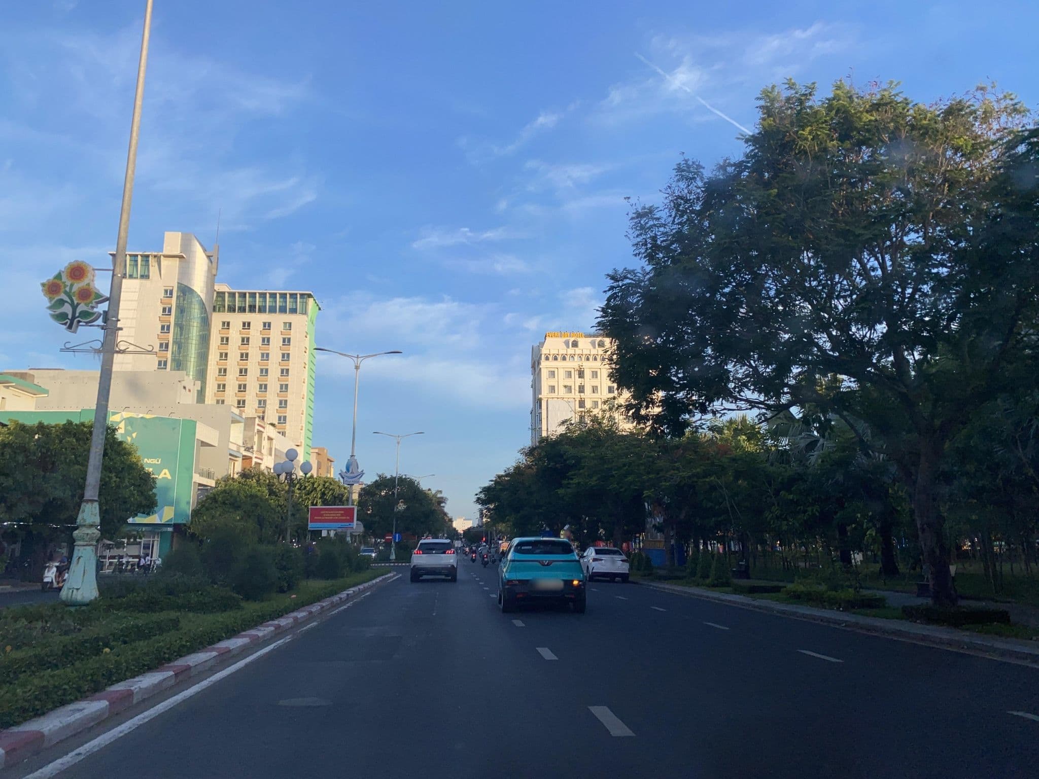 Street view near Mắt Kính Quang Ý, Tuy Hòa — © DriveWithHoang (CC BY-SA · Mapillary)