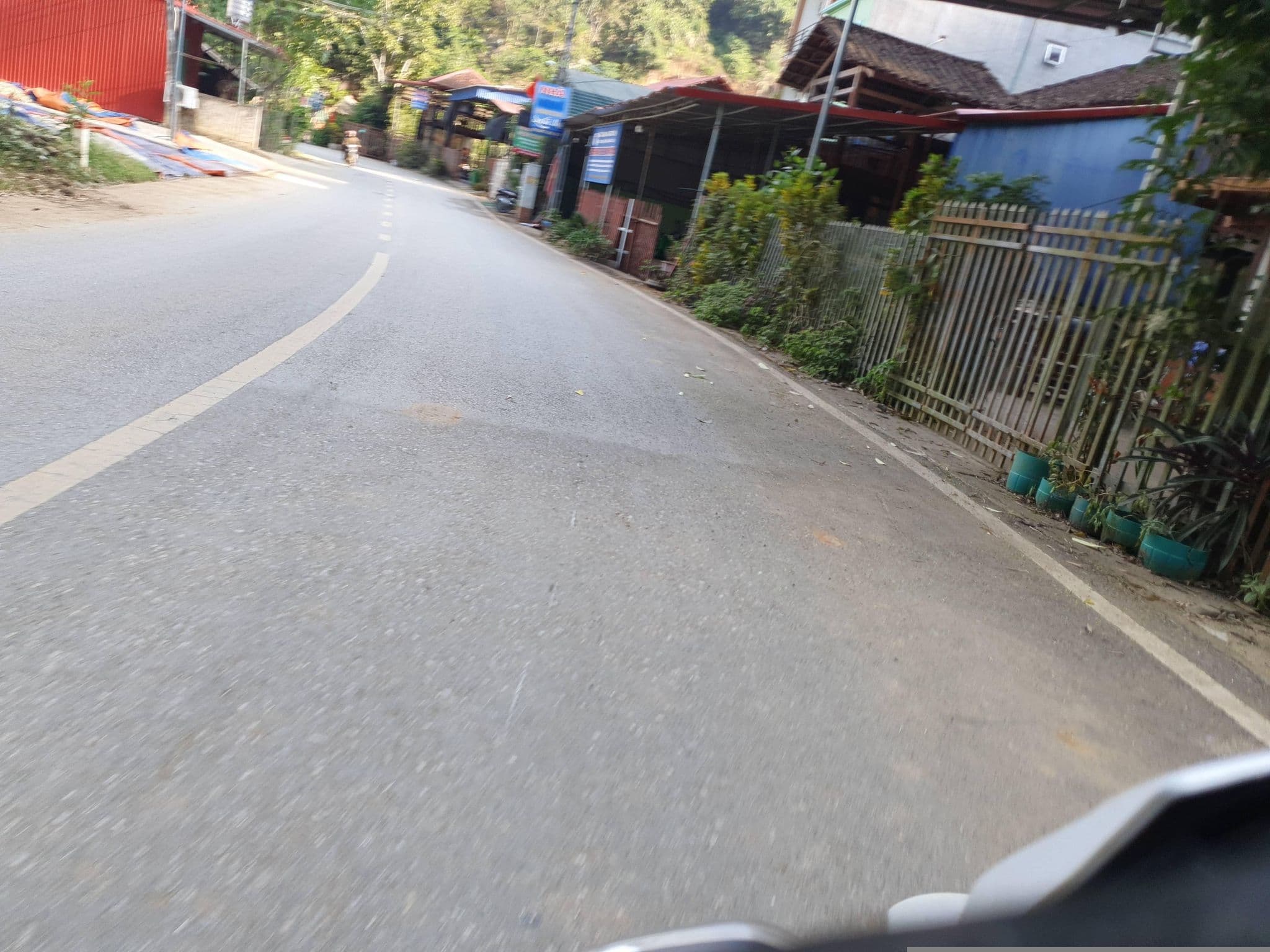 Street view near Duy Linh Guesthouse, Chợ Rã — © russmcd (CC BY-SA · Mapillary)