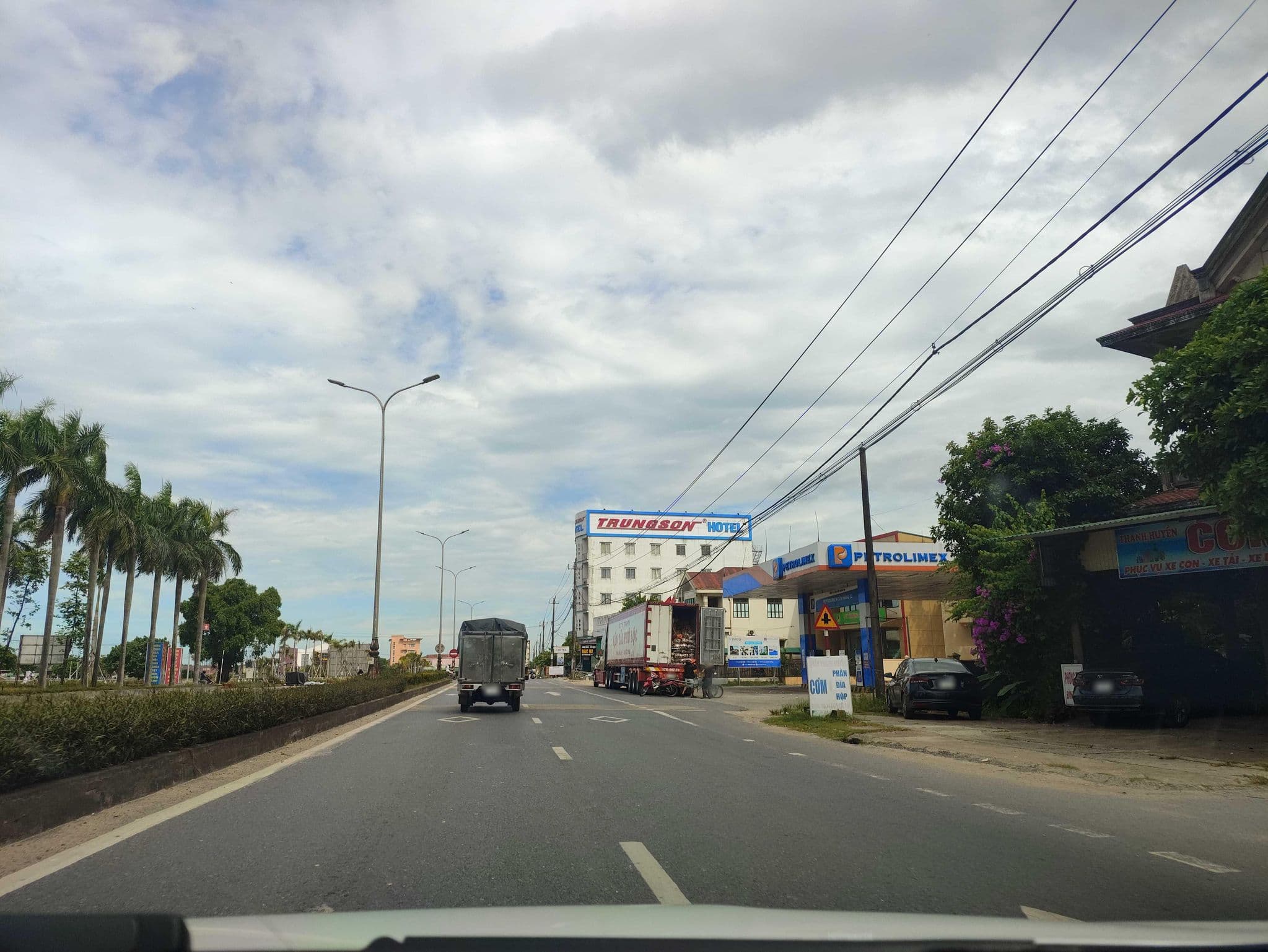 Street view near Nha Nghi, Hồ Xá — © hn_right_1 (CC BY-SA · Mapillary)