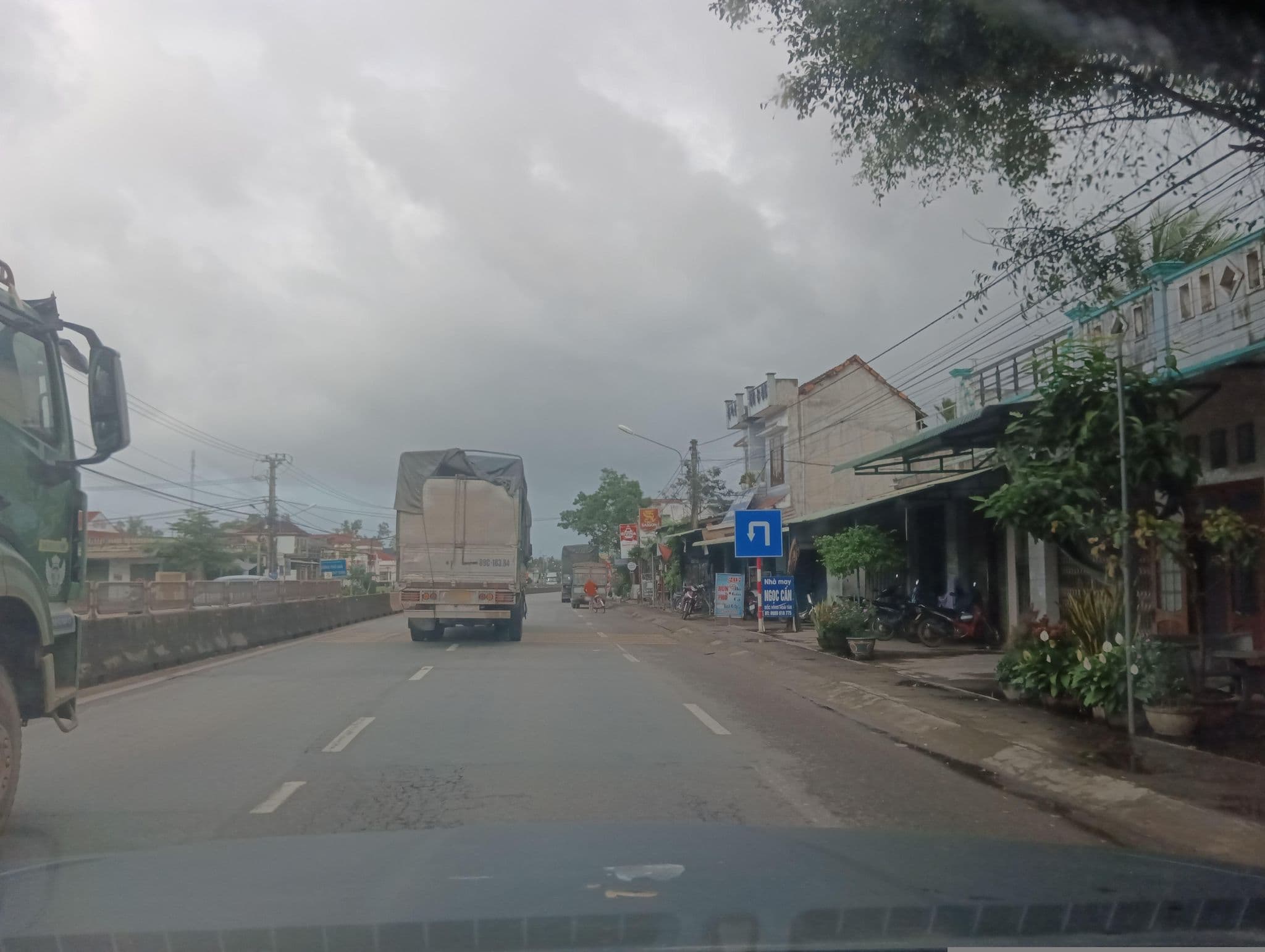 Street view near khách sạn hương biển, Đức Phổ — © builangbat (CC BY-SA · Mapillary)