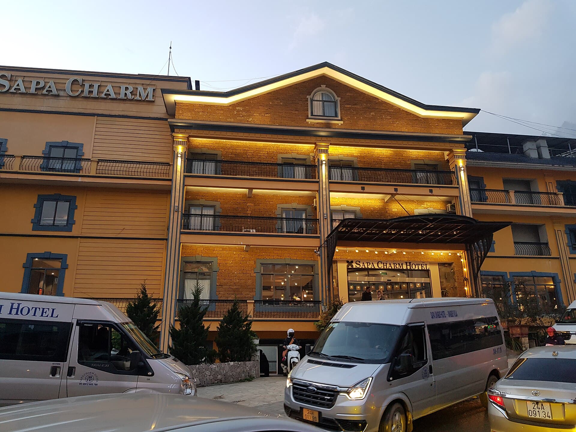 Sapa Odyssey hostel (via Wikimedia Commons, CC BY 4.0)