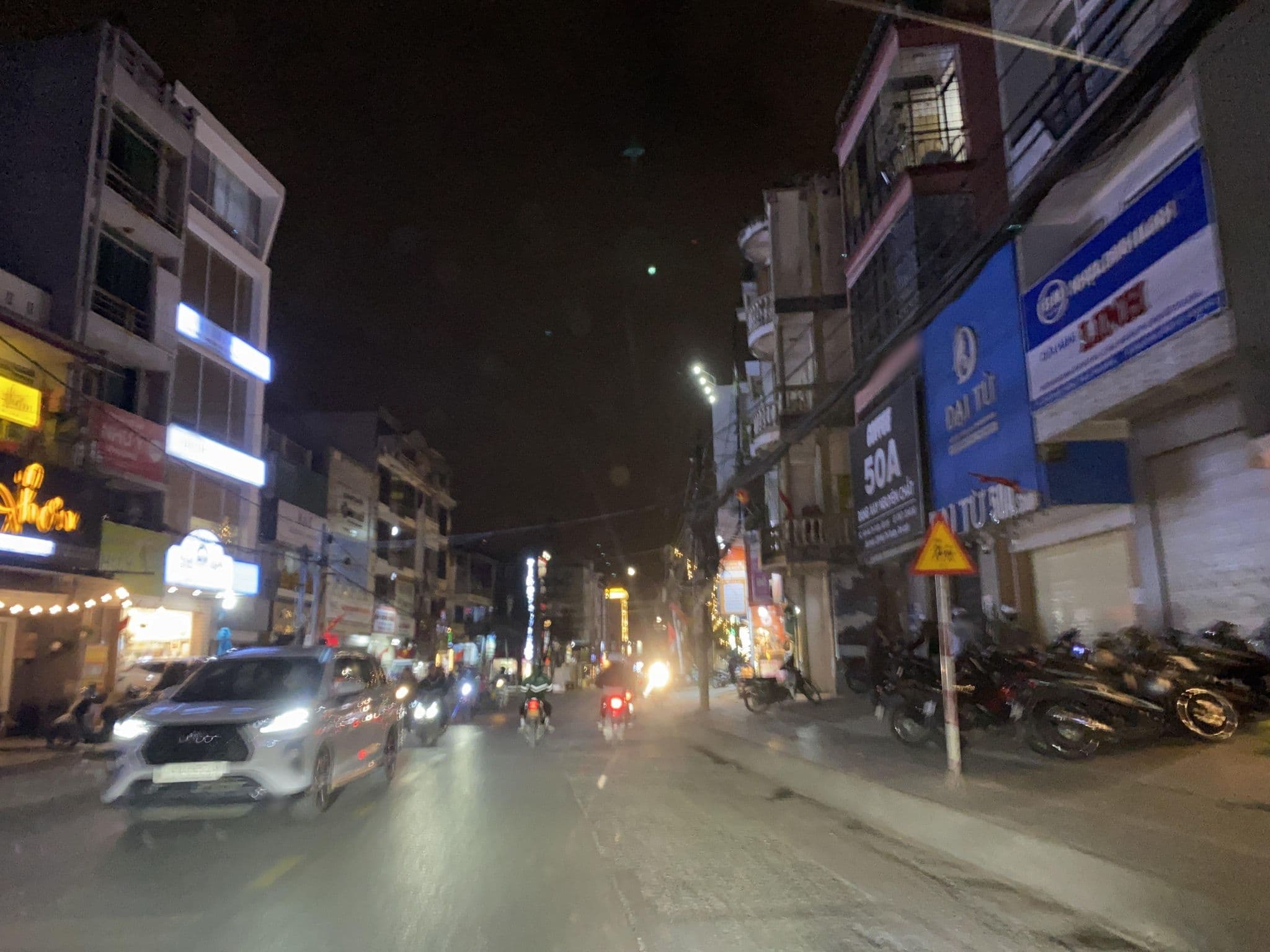Street view near Nha Kim Cuong, Ðà Lạt