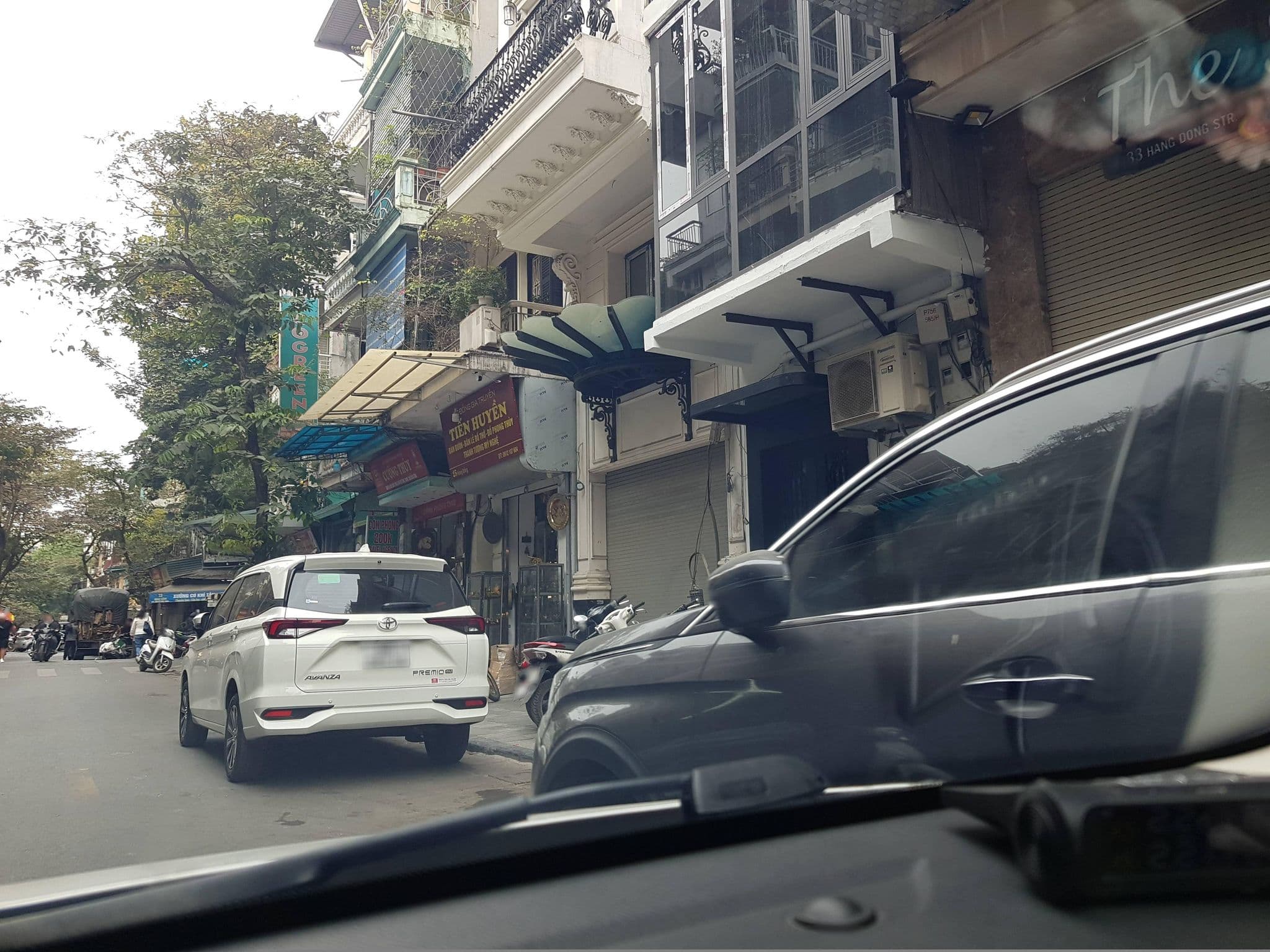 Street view near Khách Sạn Golden Holiday, Hoàn Kiếm — © hn_right_1 (CC BY-SA · Mapillary)