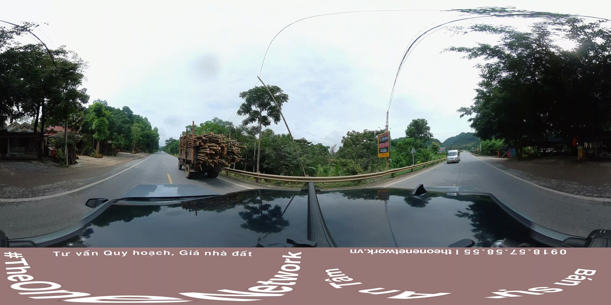 Street view near Quang Duc Homestay & Restaurant, Hàng Trạm — © theonenetwork (CC BY-SA · Mapillary)
