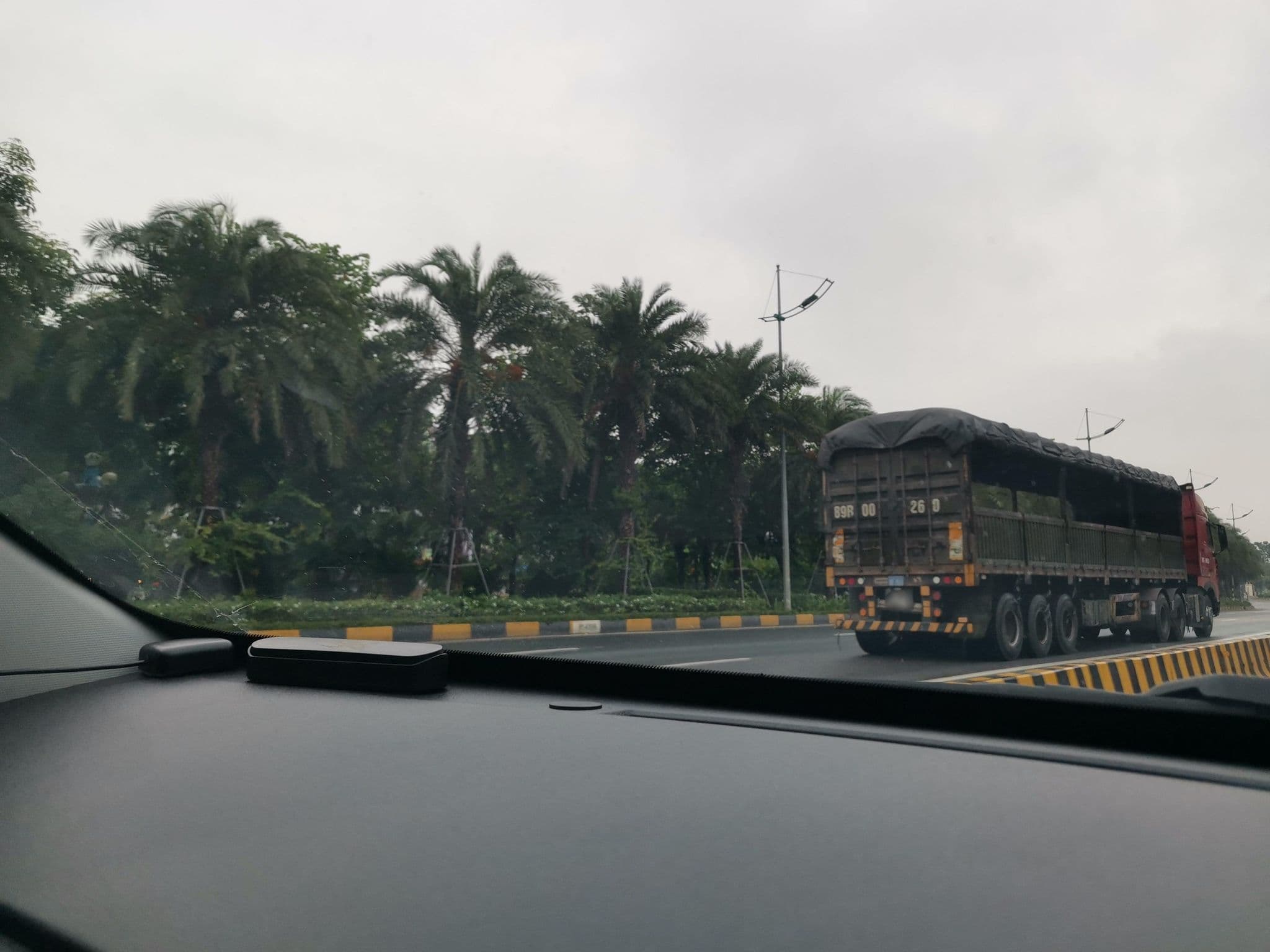 Street view near Khách Sạn Dragon Hotel Airport, Quang Minh — © hn_left_2 (CC BY-SA · Mapillary)