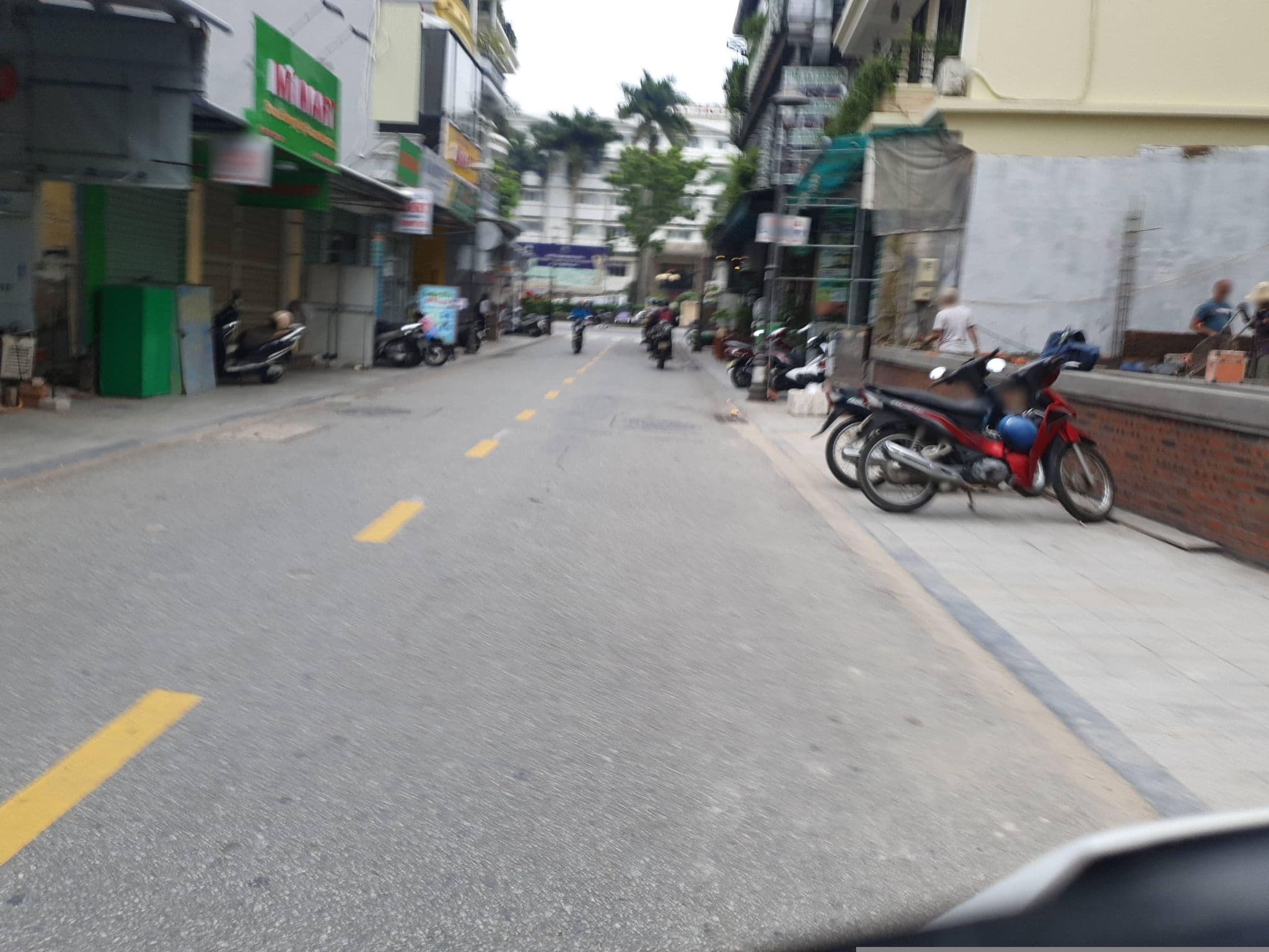 Street view near Phong Lan Guesthouse, Huế
