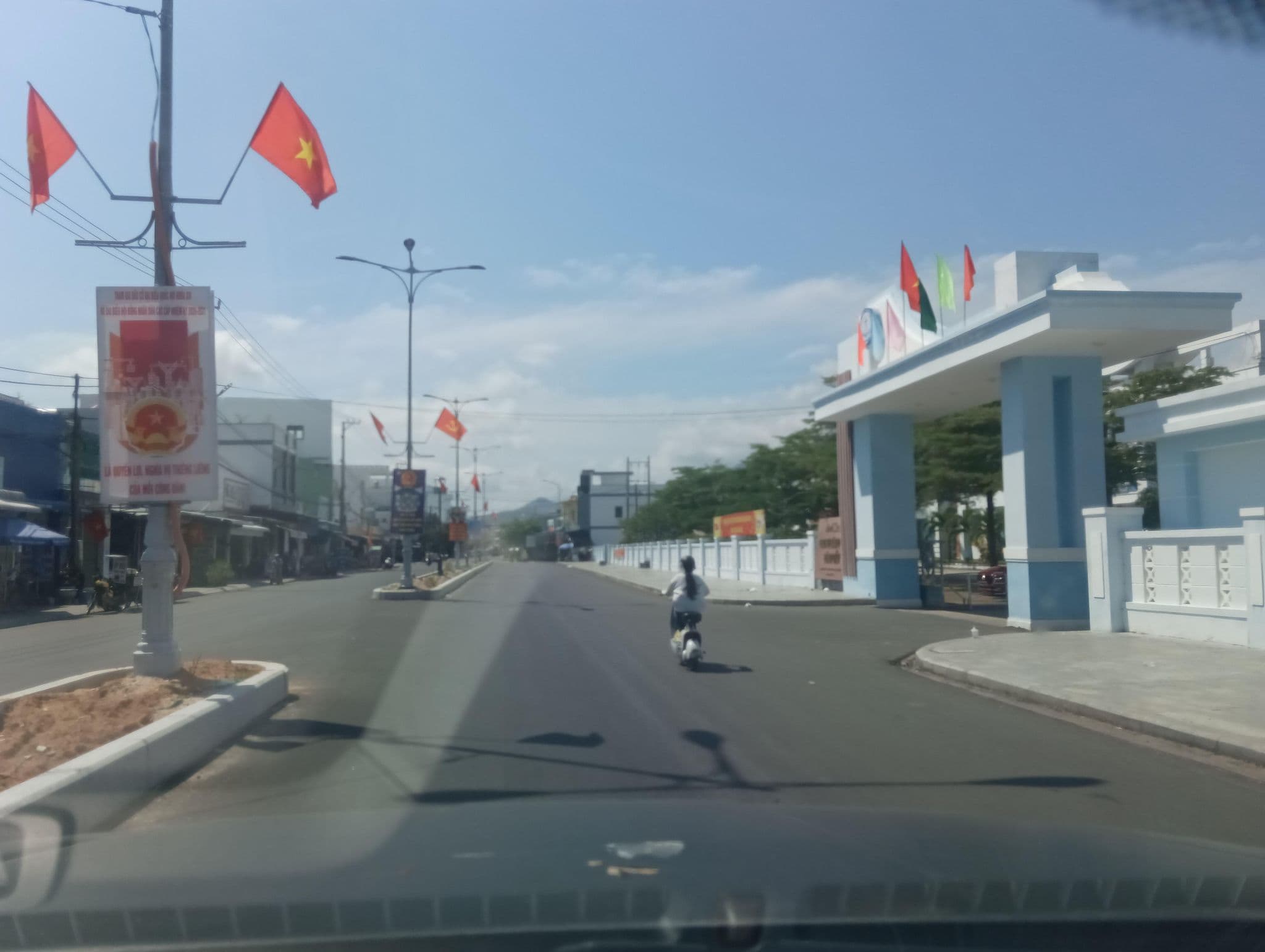 Street view near Laura Hotel, Sông Cầu — © builangbat (CC BY-SA · Mapillary)