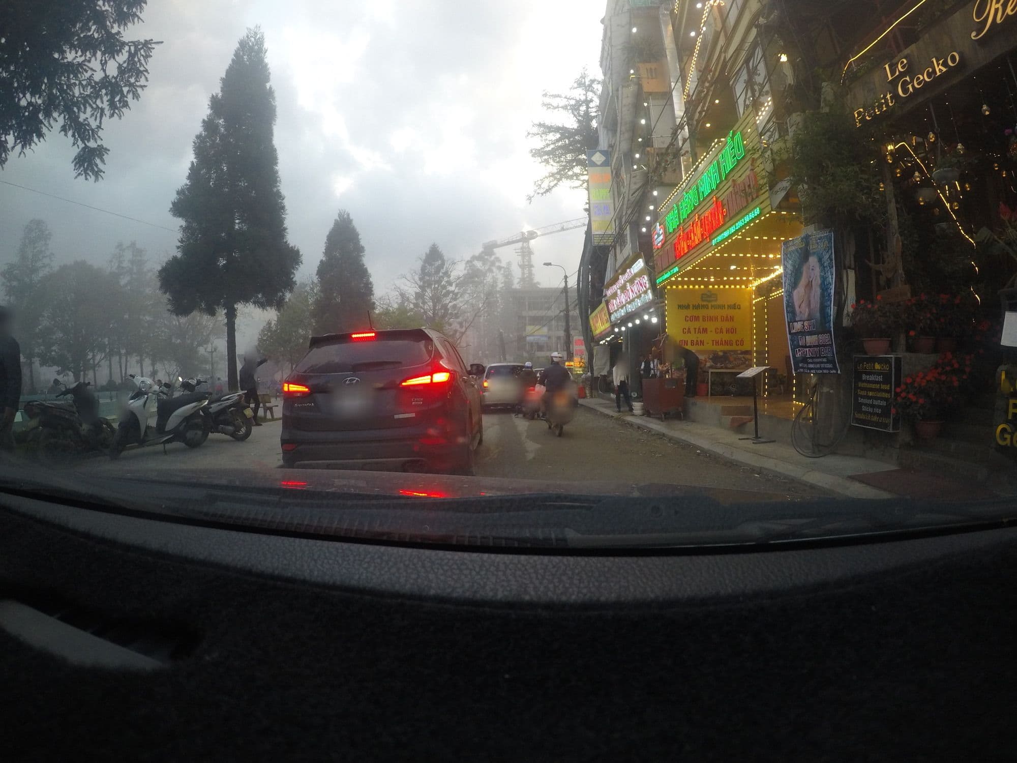Street view near Nhà Ngî Sapatrek, Sa Pa