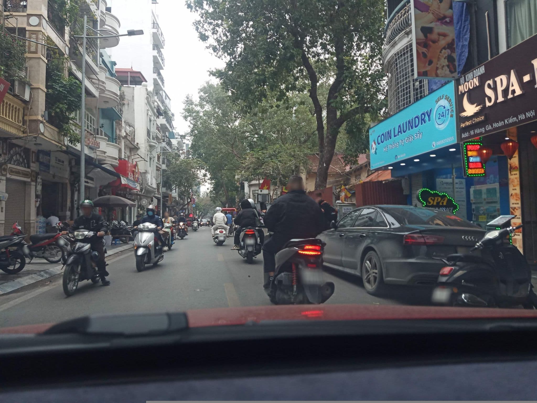 Street view near Serene Boutique, Hoàn Kiếm
