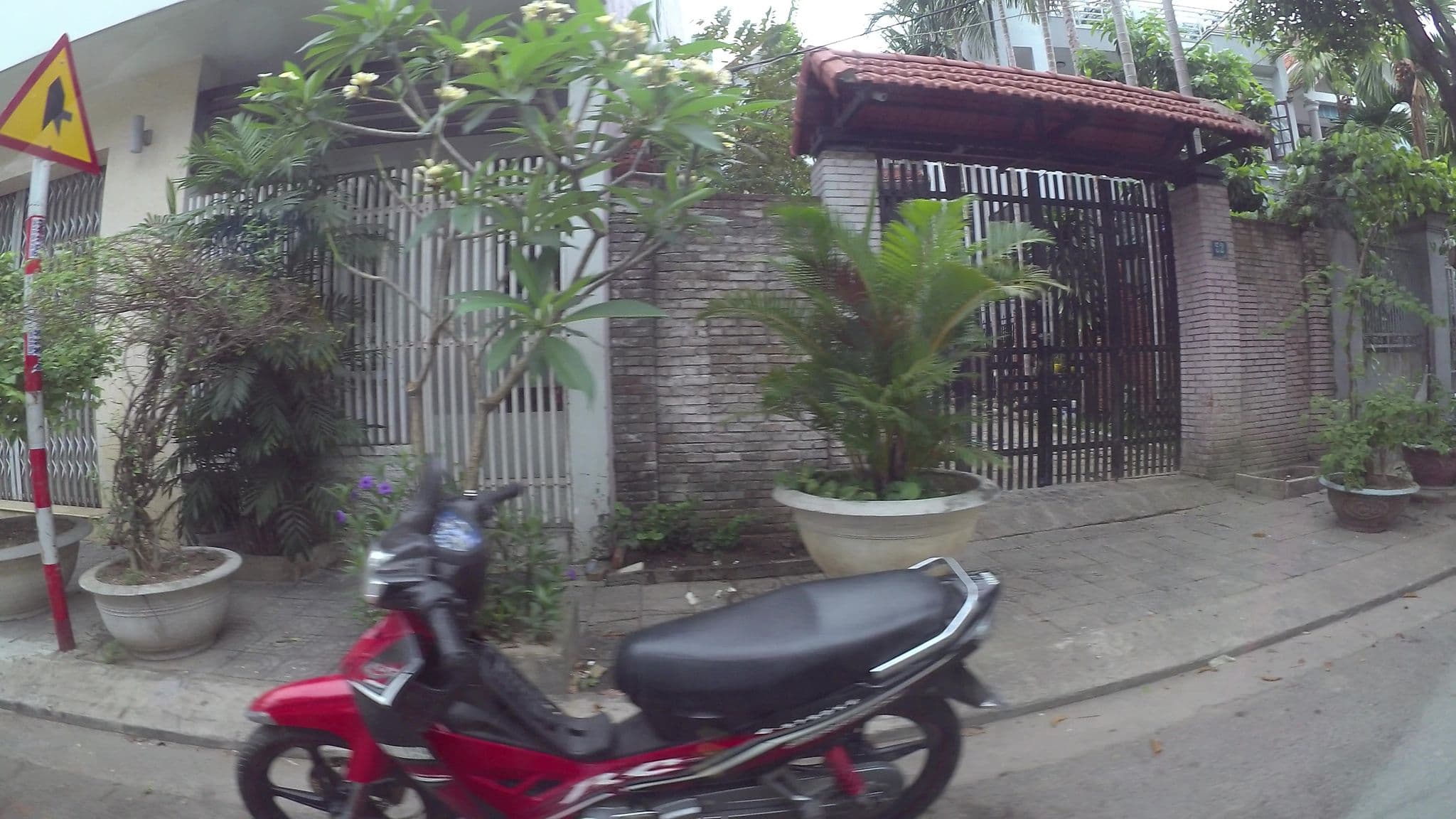 Street view near Chị Hoa, Da Nang — © kaartcam (CC BY-SA · Mapillary)