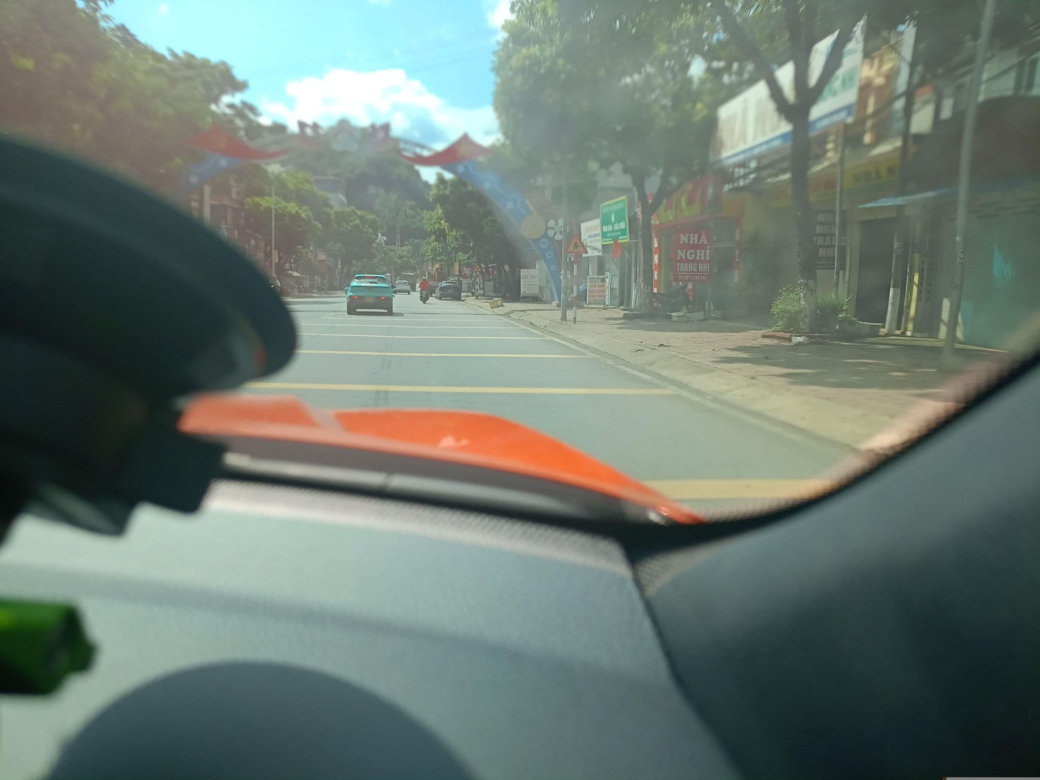 Street view near NHA NGHI Ngoc Guesthouse, Sơn La — © XeLangThang (CC BY-SA · Mapillary)