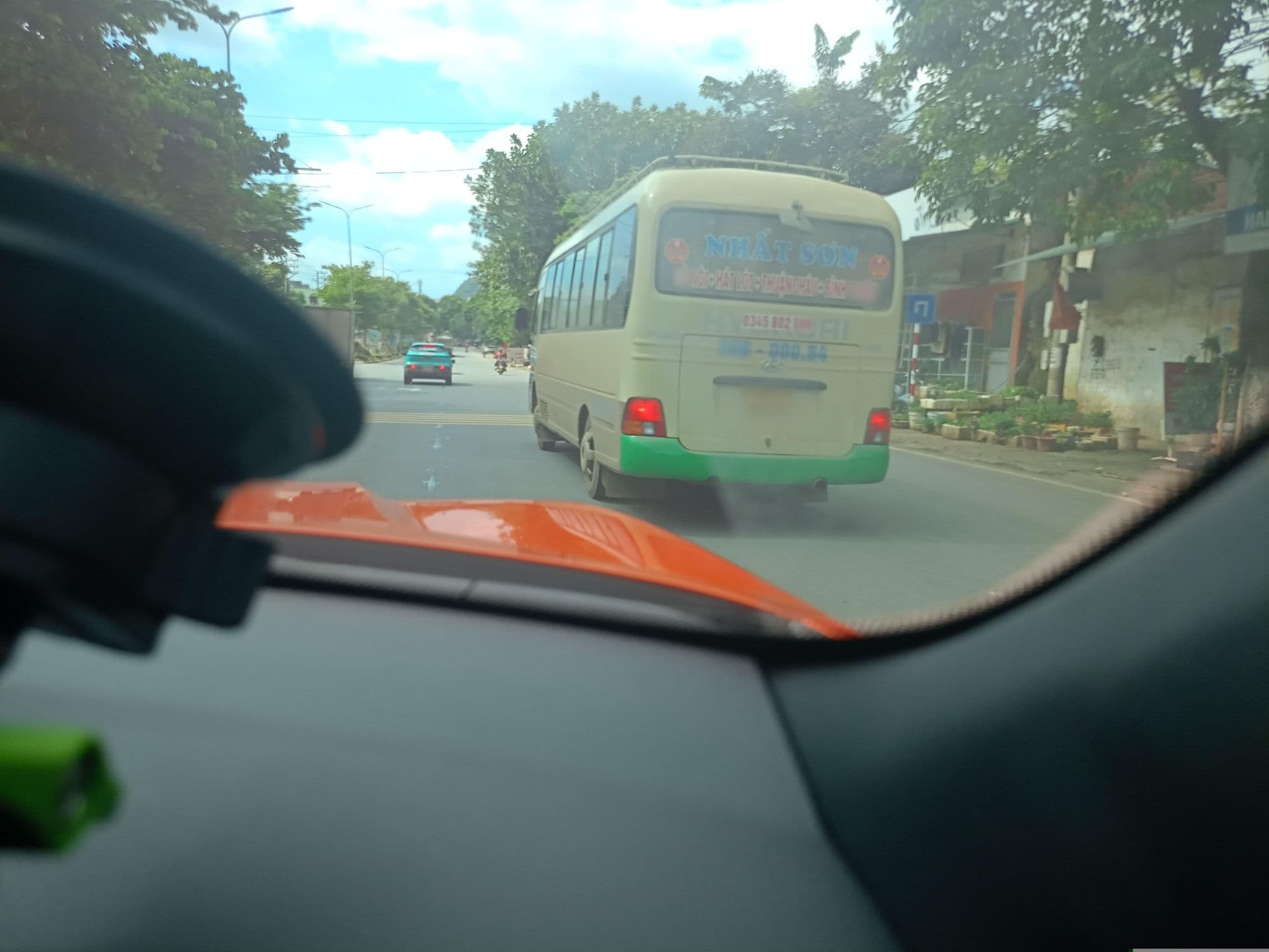 Street view near NHÀ NGHI TRO Guesthouse, Sơn La — © XeLangThang (CC BY-SA · Mapillary)