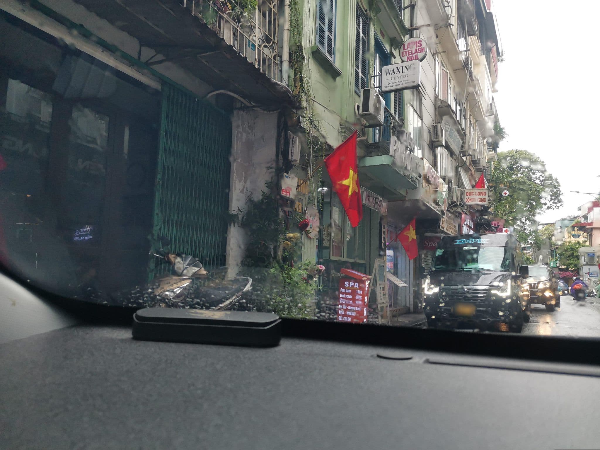 Street view near Khách Sạn My Youth, Hoàn Kiếm — © hn_left_2 (CC BY-SA · Mapillary)