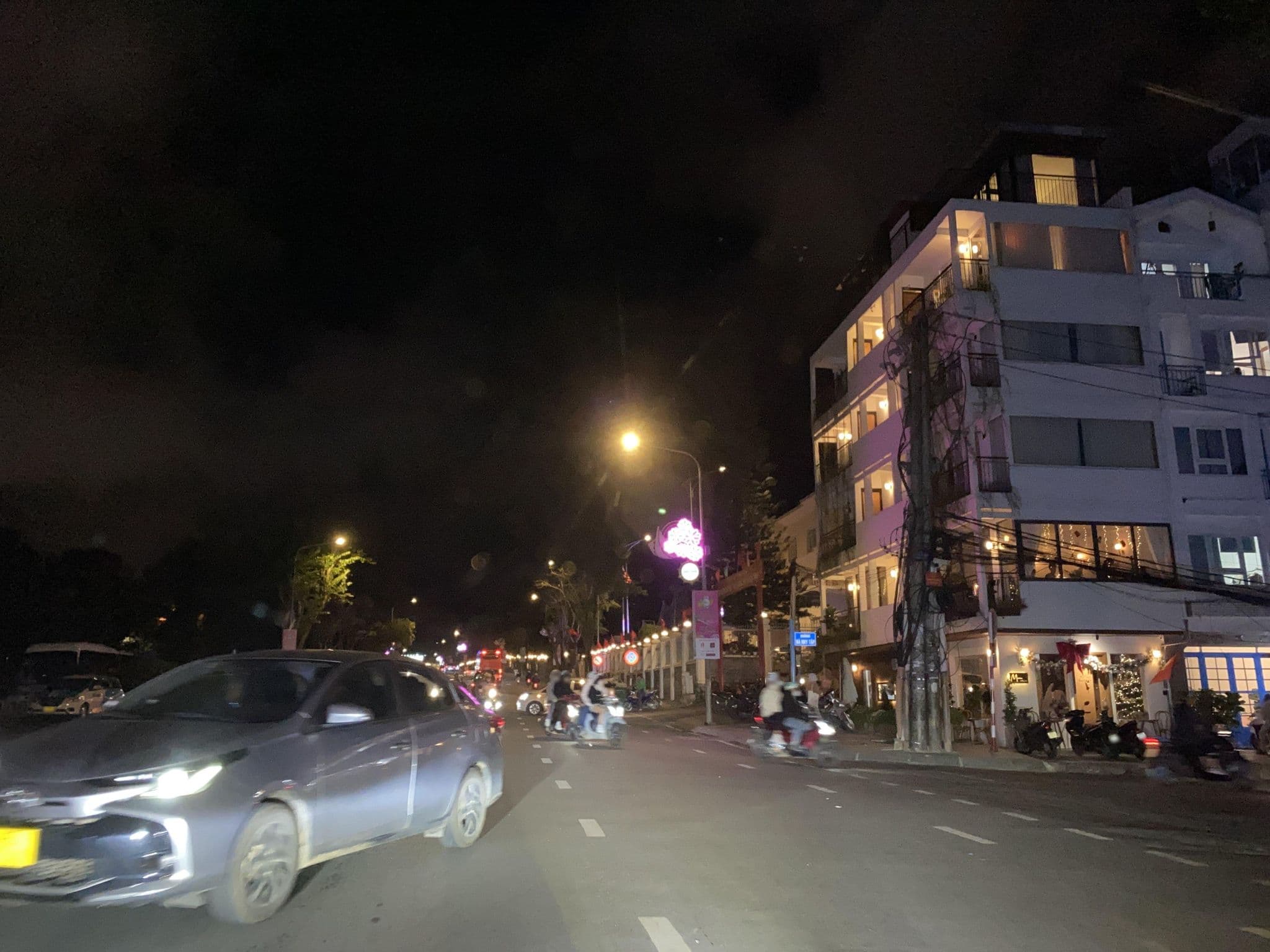 Street view near Da Lat Backpackers Hostel, Ðà Lạt
