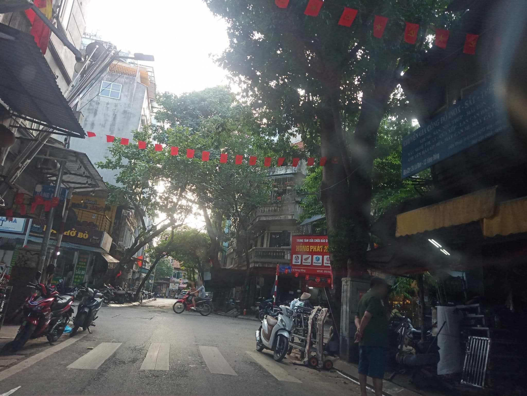 Street view near Khách Sạn Daisy, Hoàn Kiếm — © hn_front_1 (CC BY-SA · Mapillary)