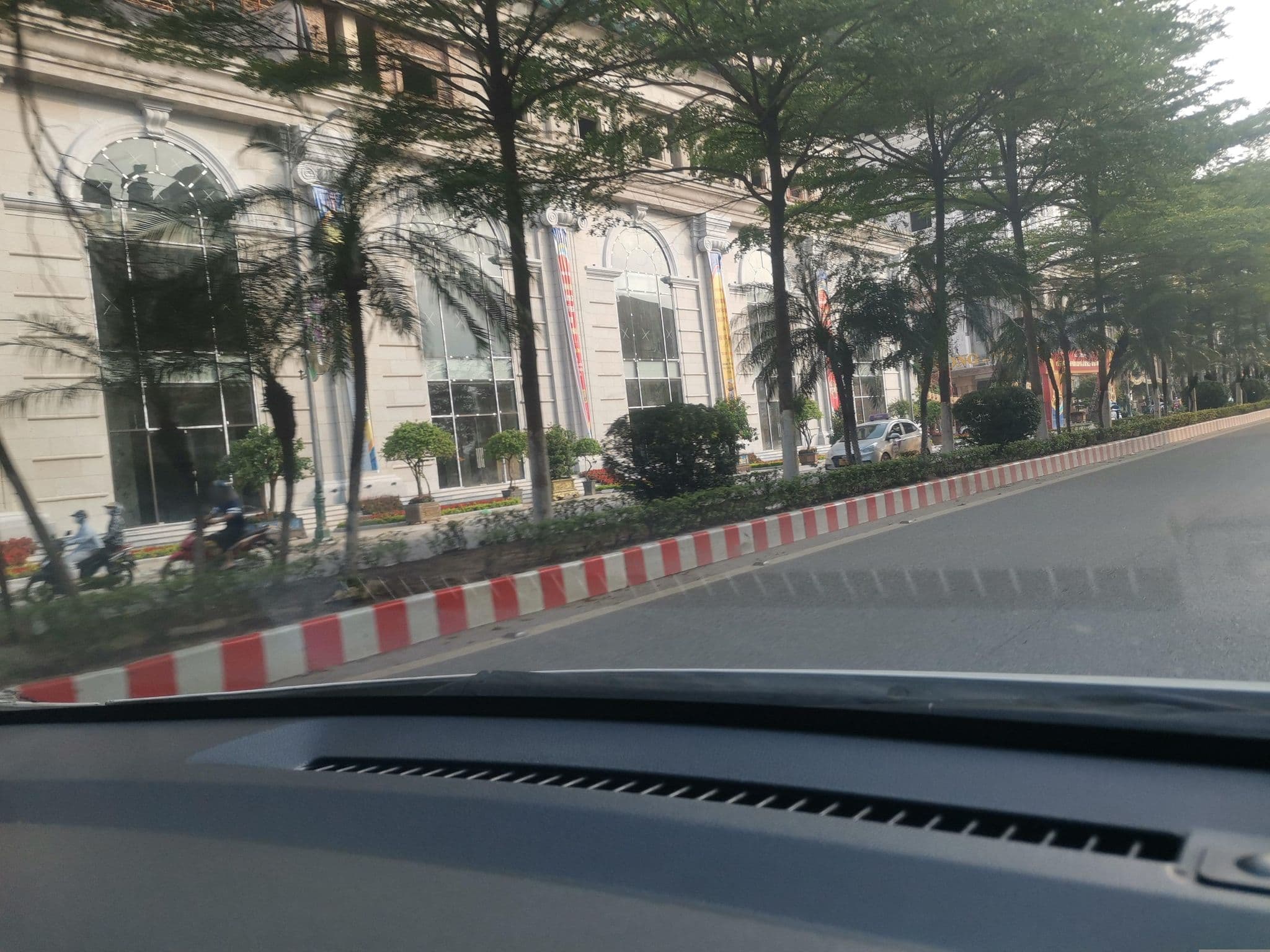 Street view near Grand Hotel, Từ Sơn — © hn_left_2 (CC BY-SA · Mapillary)