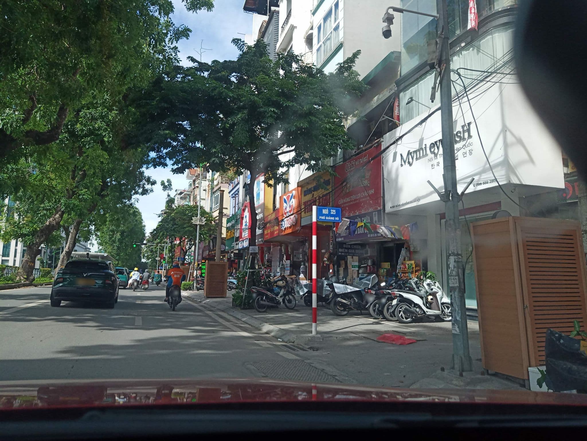 Street view near Khách Sạn Blue 29, Ô Chợ Dừa — © hn_front_1 (CC BY-SA · Mapillary)