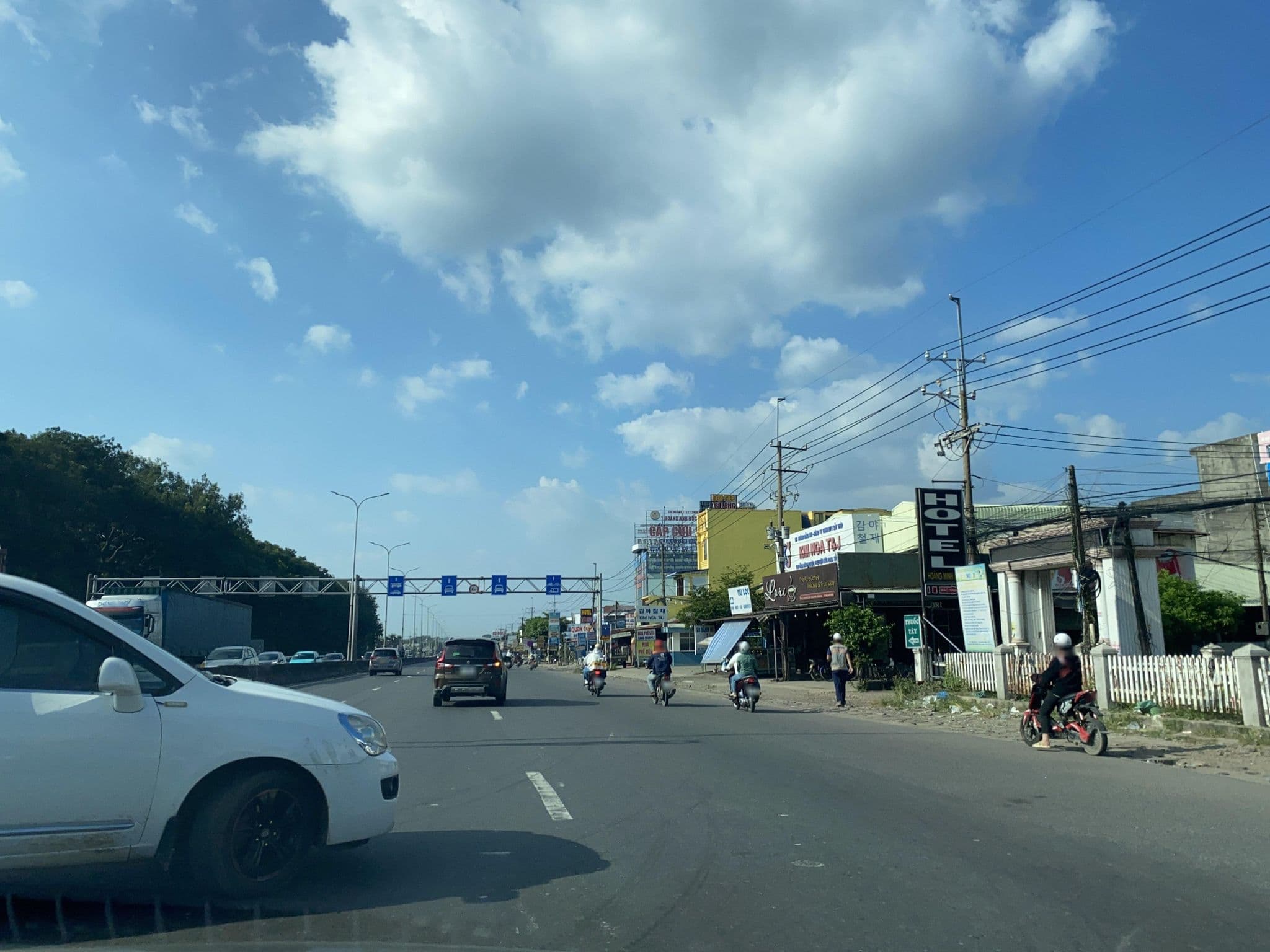Street view near Hoàng Minh Châu, Phú Mỹ — © DriveWithHoang (CC BY-SA · Mapillary)