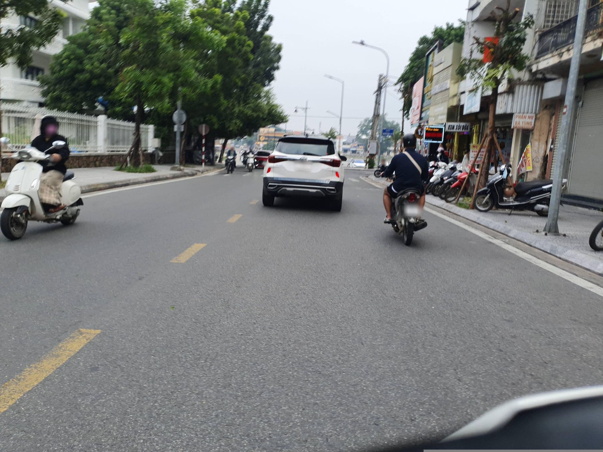 Street view near Than Thien - Friendly Hotel, Huế — © russmcd (CC BY-SA · Mapillary)