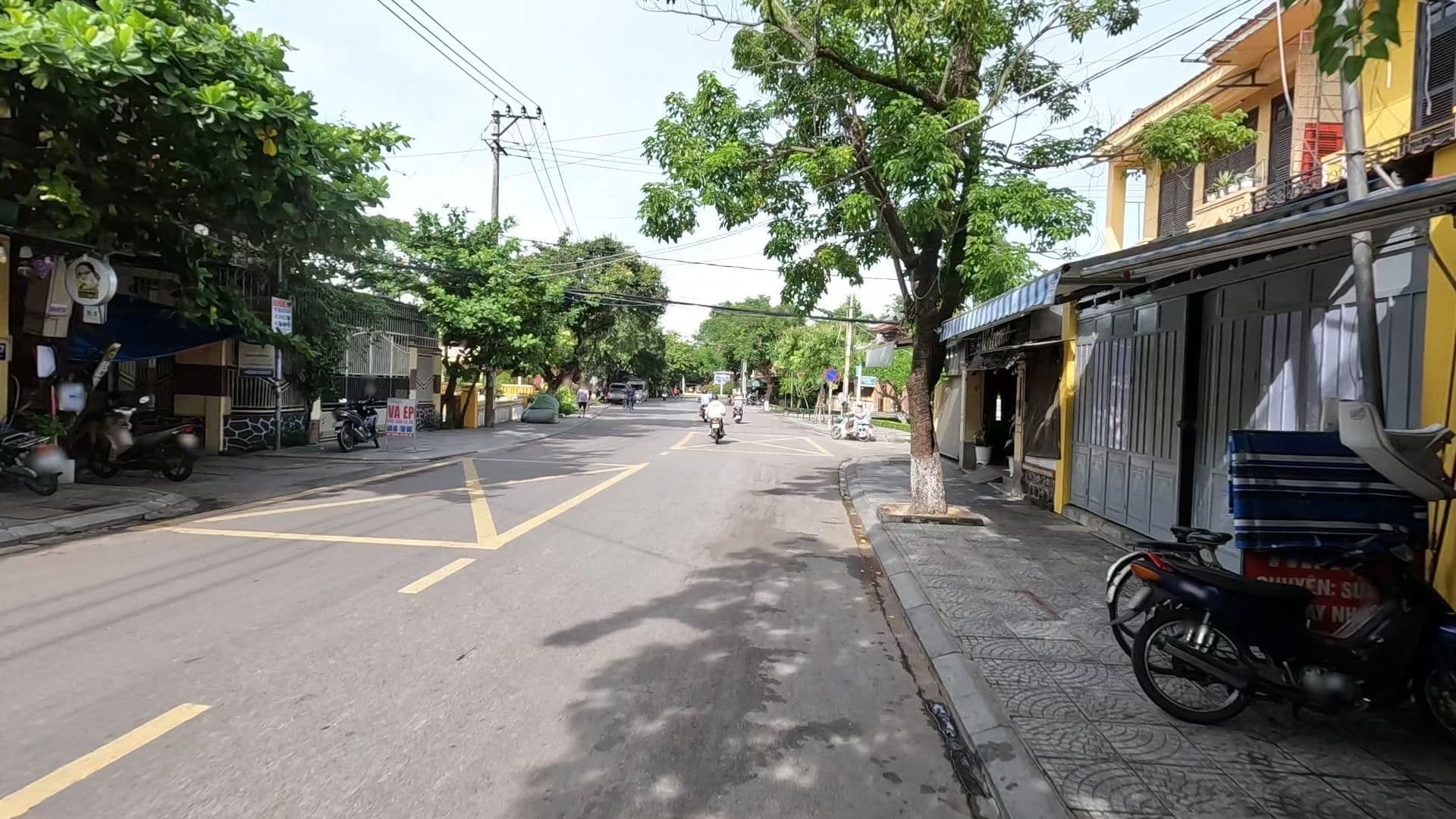 Street view near Hoang Trinh, Hoi An