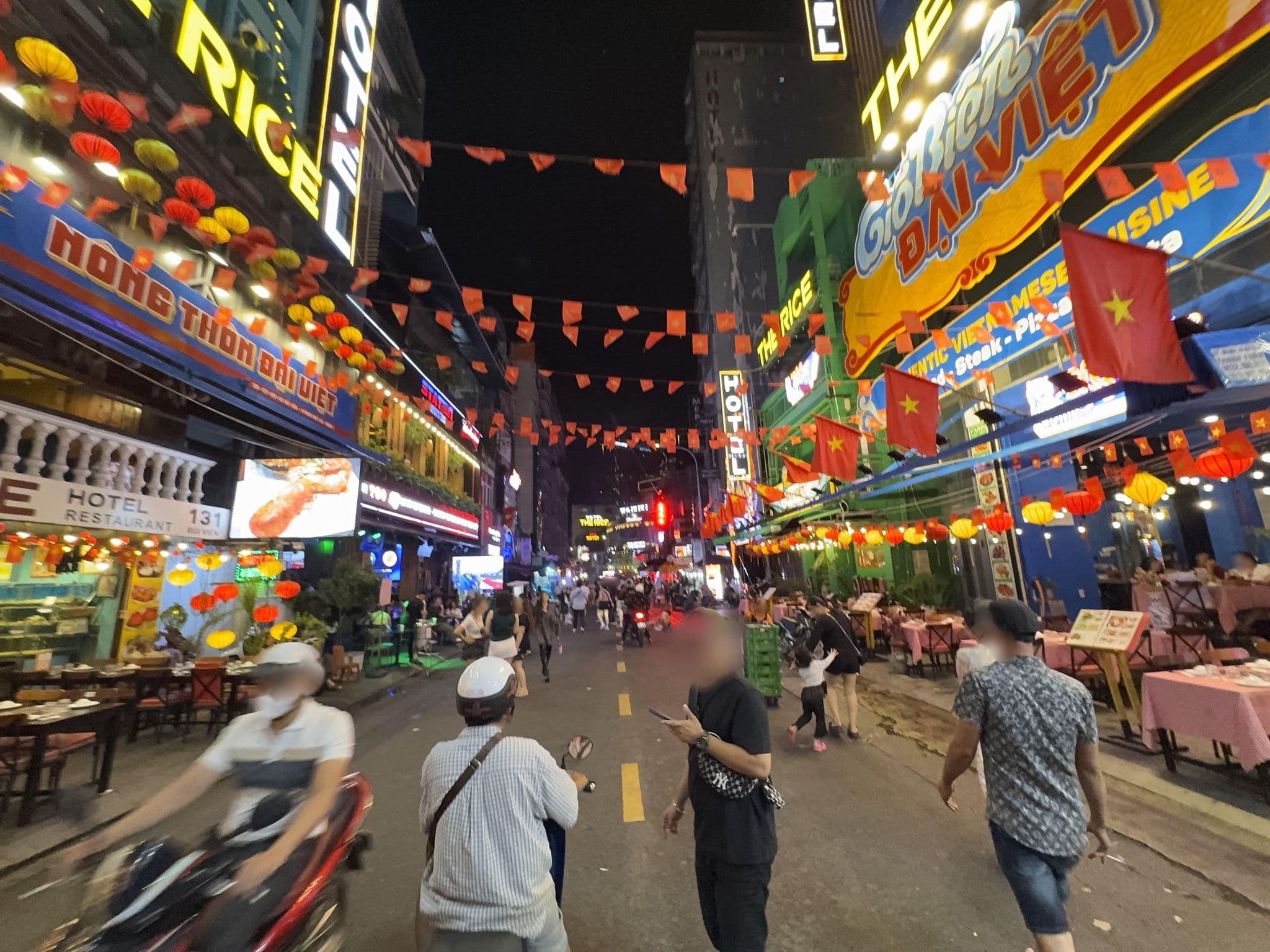 Street view near Khách Sạn Bùi Viện, Quận Ba