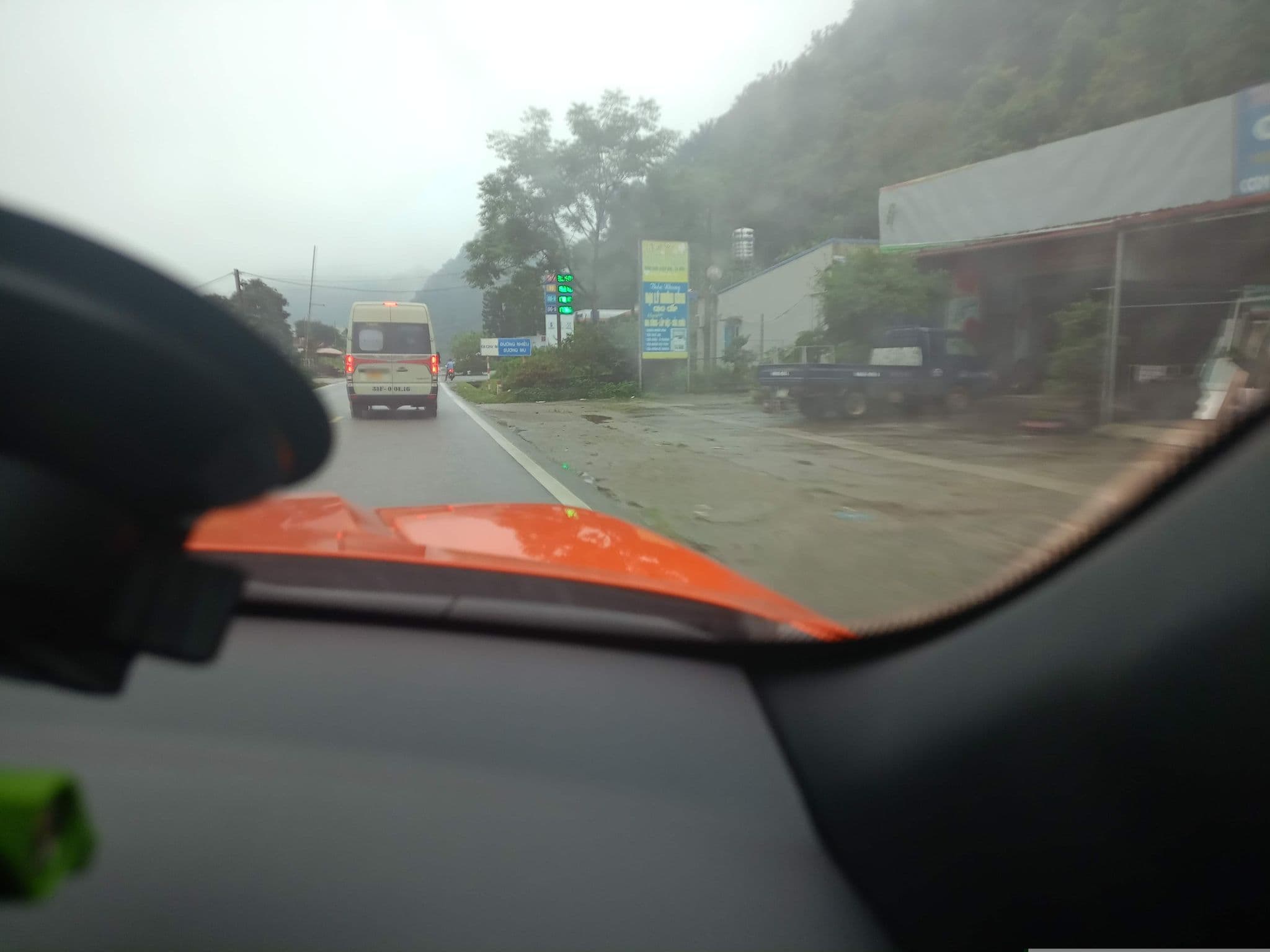 Street view near Nhà nghỉ Vấn lương, Long Cốc — © XeLangThang (CC BY-SA · Mapillary)