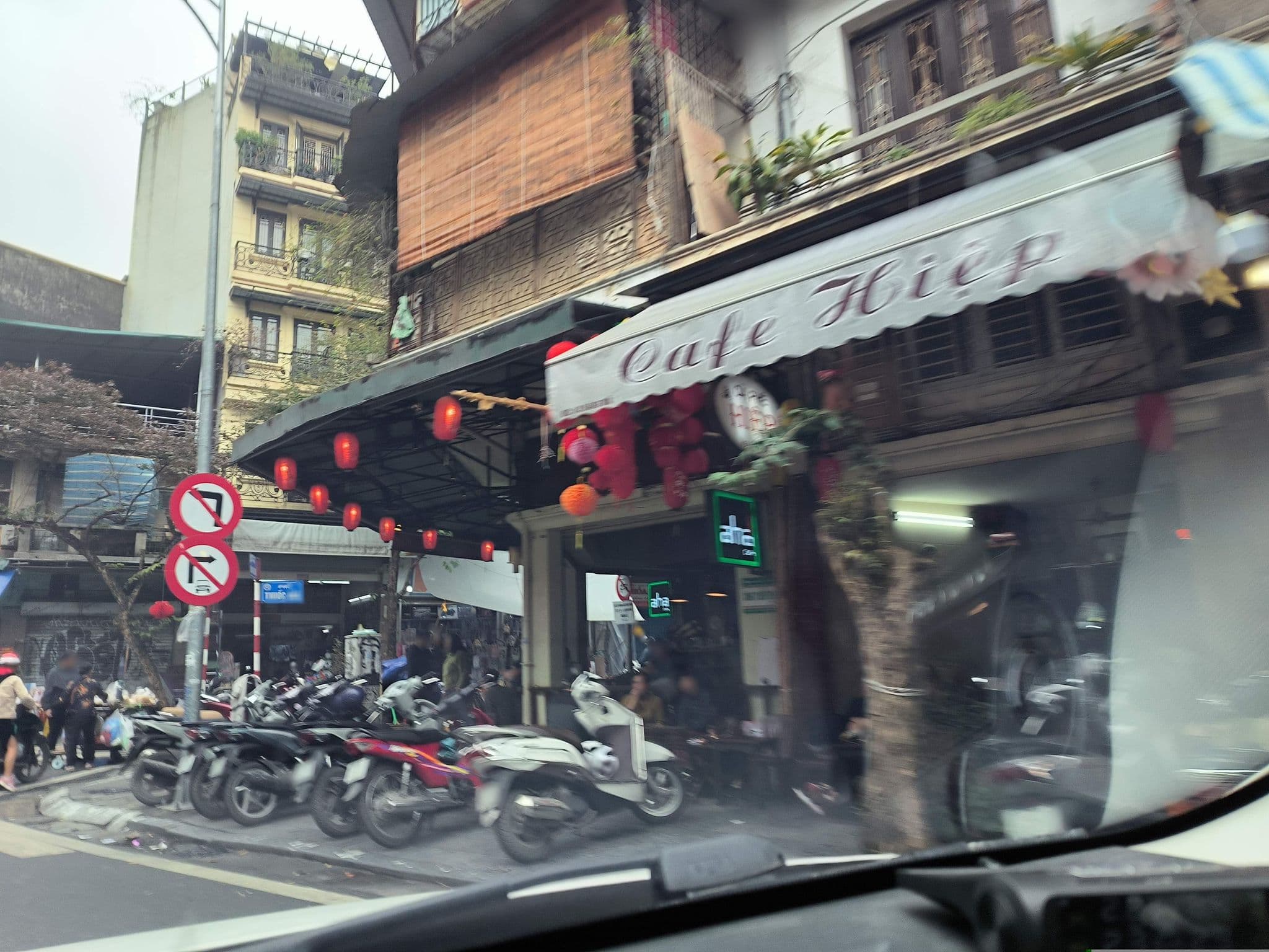 Street view near Nhà Khách H&H, Hoàn Kiếm — © hn_right_1 (CC BY-SA · Mapillary)