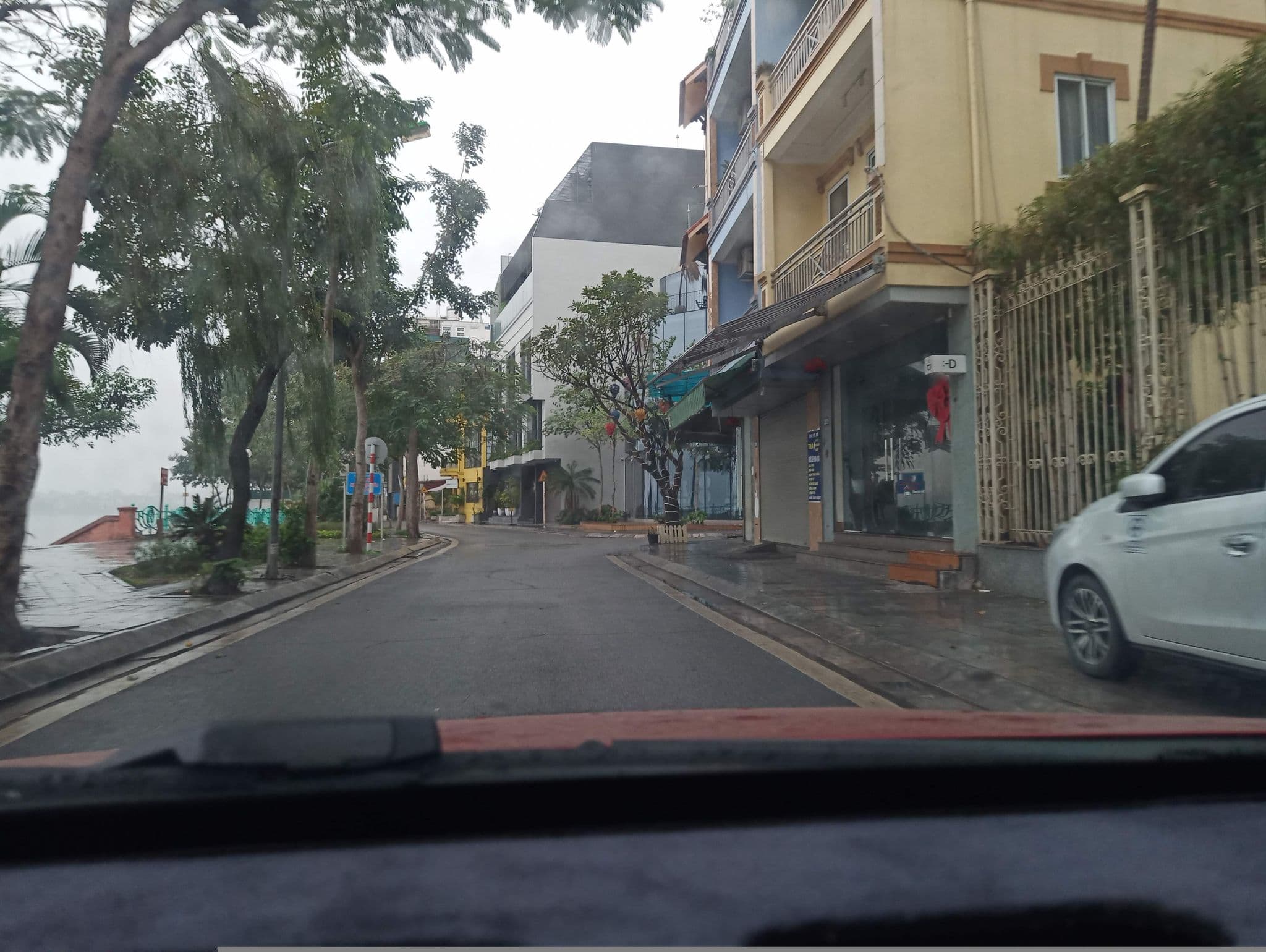 Street view near Tony house hostel, Tây Hồ — © hn_front_1 (CC BY-SA · Mapillary)