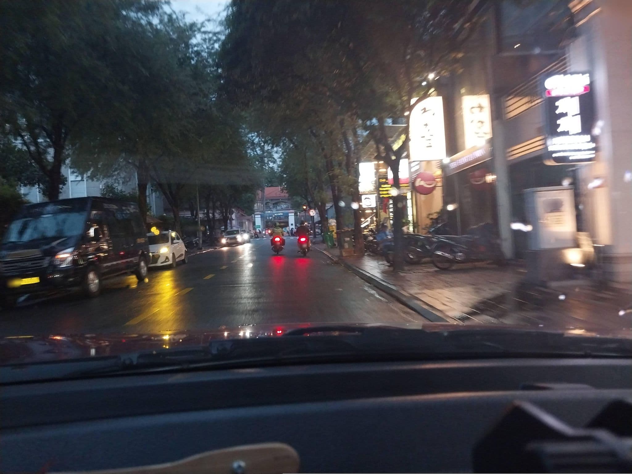 Street view near Khách Sạn Sophia, Quận Bốn