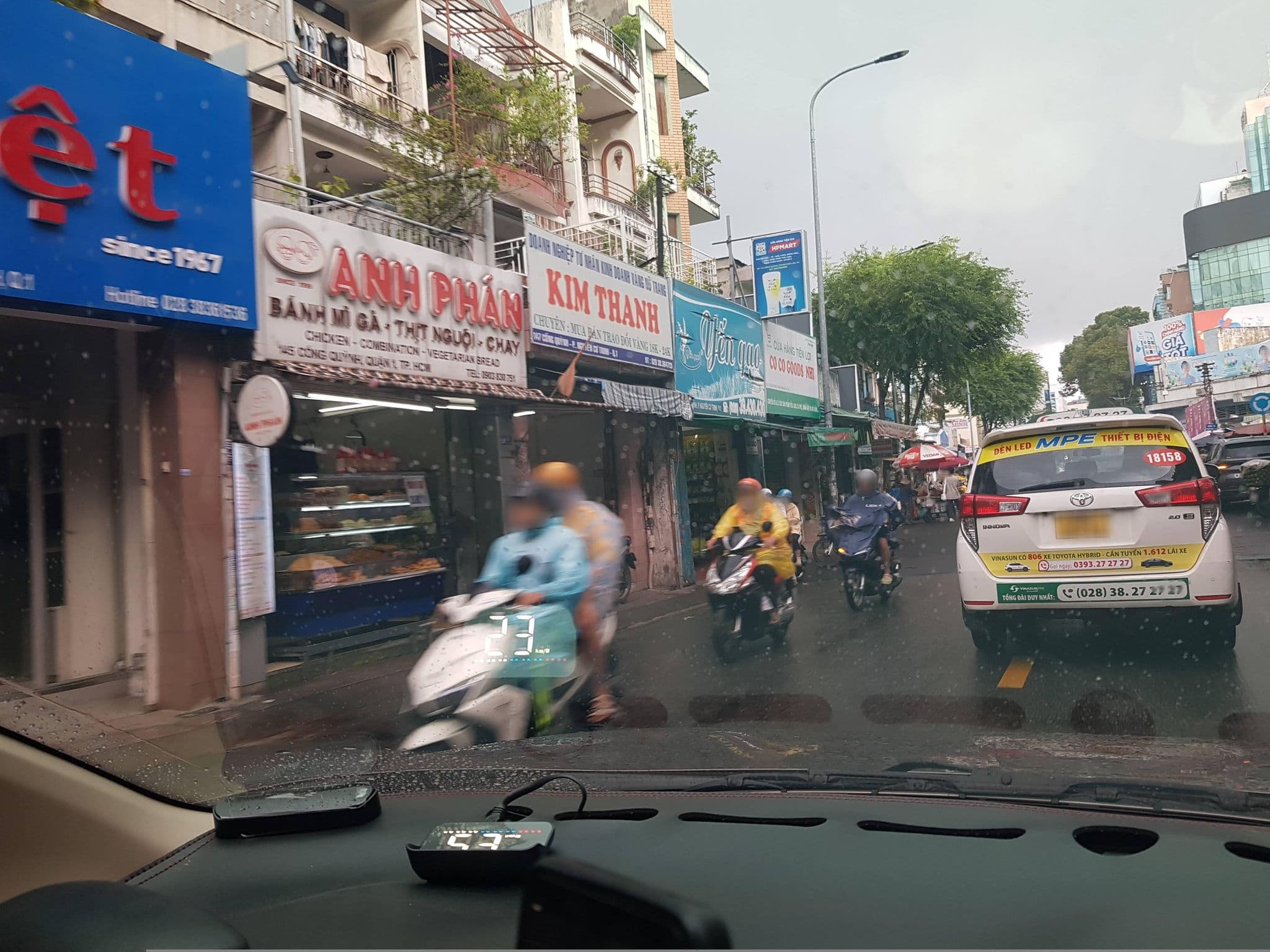 Street view near Khách Sạn Cống Quỳnh, Quận Ba — © bemaps1 (CC BY-SA · Mapillary)