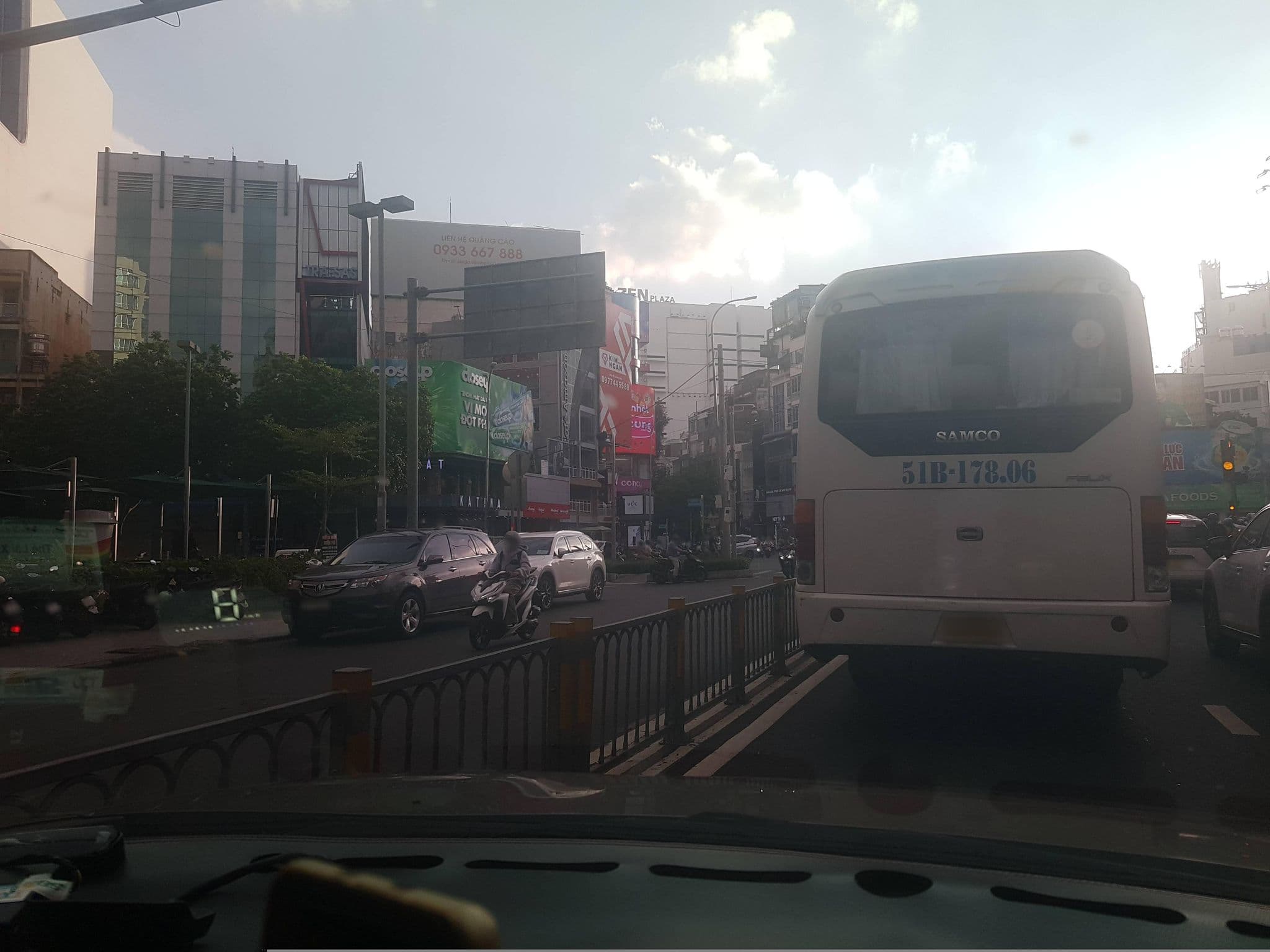 Street view near Khách Sạn & Spa Alagon D'antique, Quận Ba