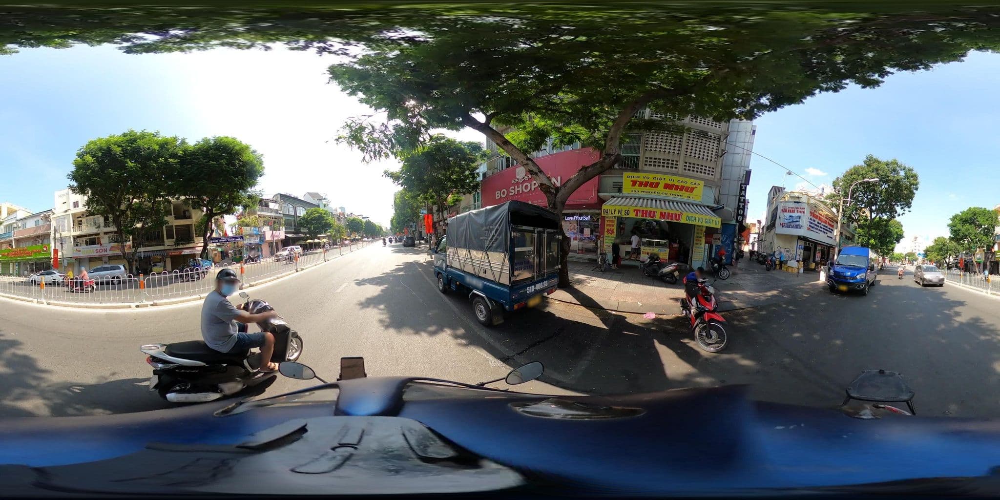 Street view near Khách Sạn Little Saigon, Quận Ba