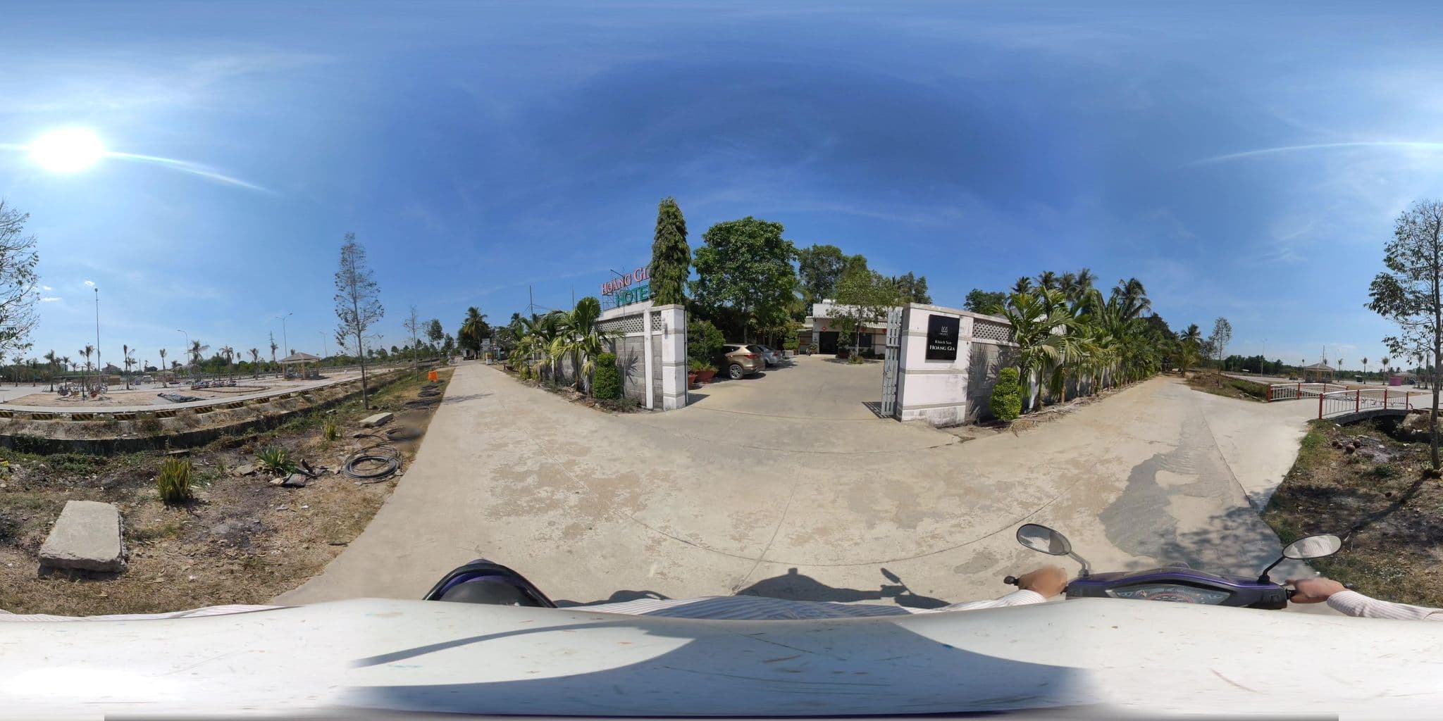 Street view near Nha Nghi Hoang Gia, Long Khánh — © LANG-THANG-KHAP-PHO (CC BY-SA · Mapillary)