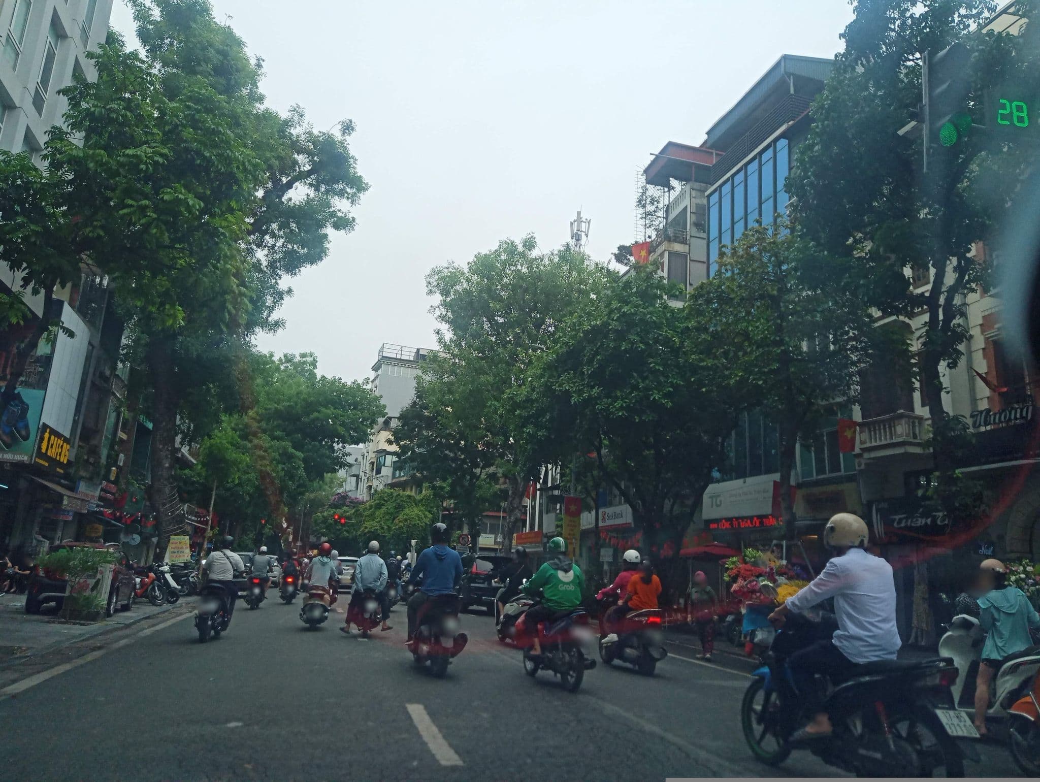 Street view near Khách Sạn Boss Legend, Hoàn Kiếm