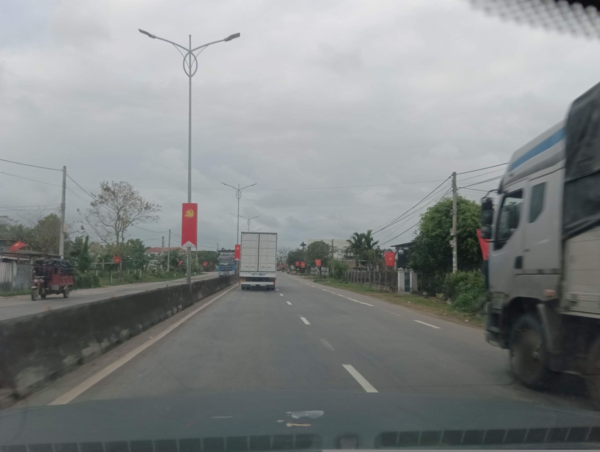 Street view near Nhà Nghỉ Thanh Lực, Đức Phổ — © builangbat (CC BY-SA · Mapillary)
